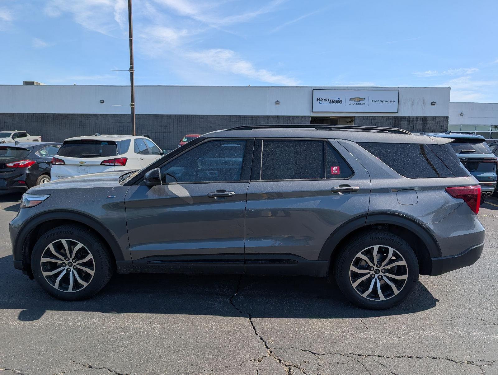 Used 2022 Gray Metallic Ford ST-Line image 5