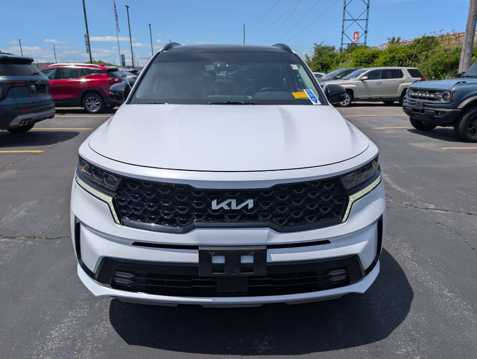 Used 2022 Glacial White Pearl Kia SX image 2