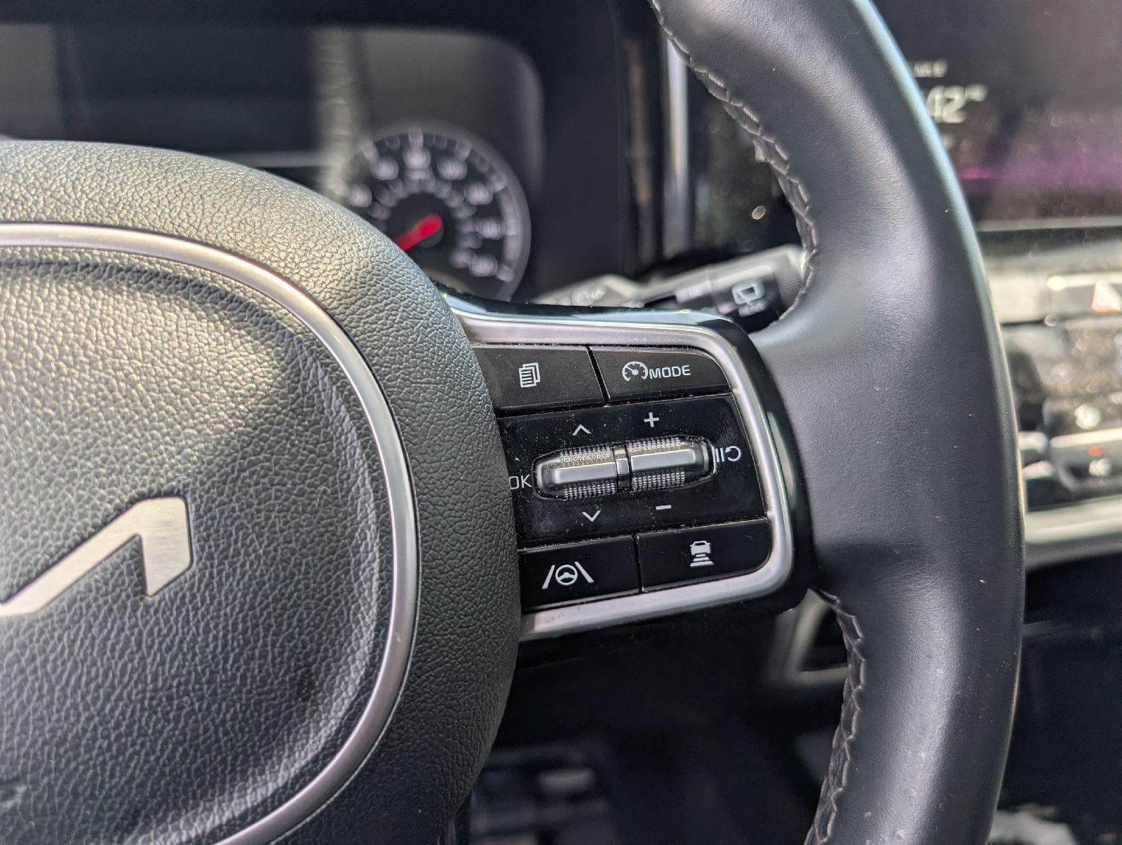 Used 2022 Glacial White Pearl Kia SX image 18