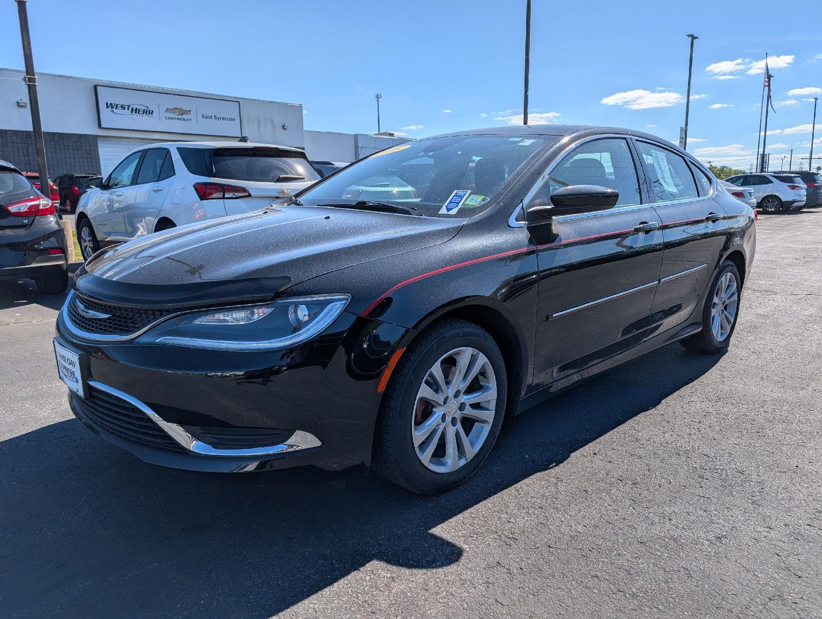 Used 2015 Black Clearcoat Chrysler Limited image 4