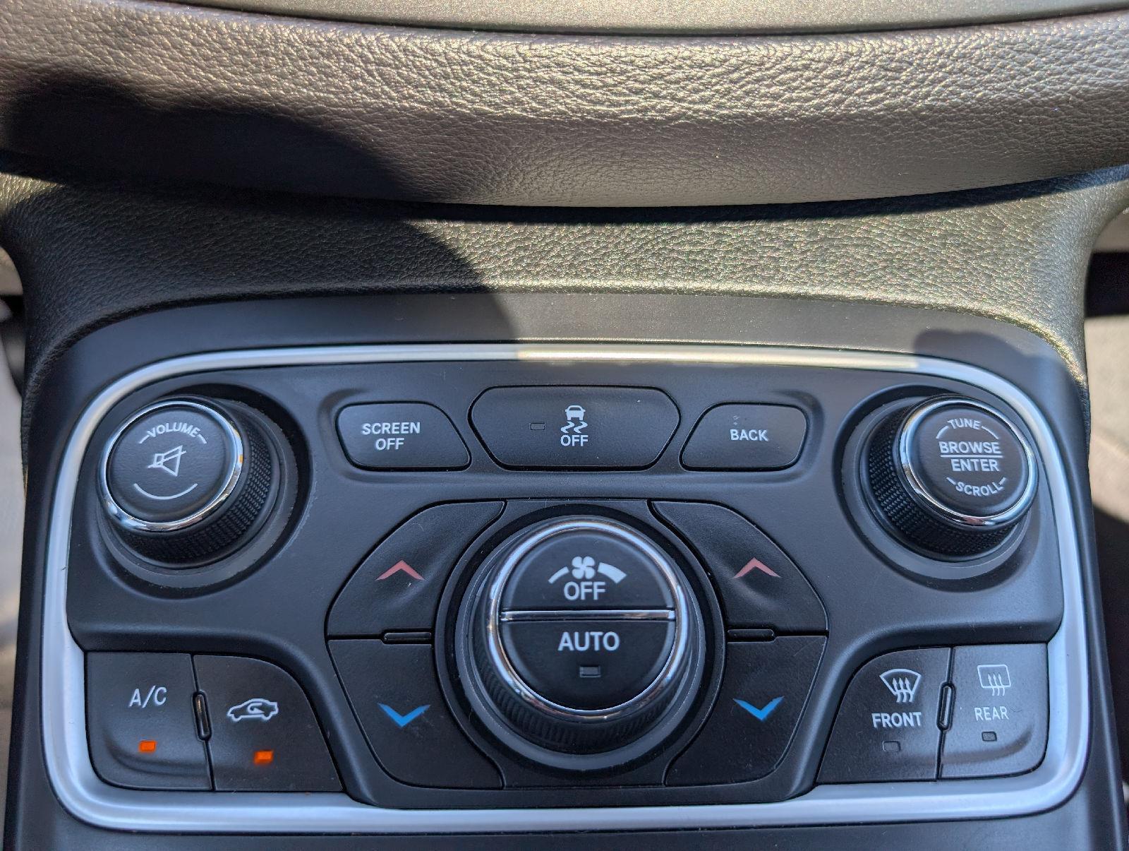 Used 2015 Black Clearcoat Chrysler Limited image 14