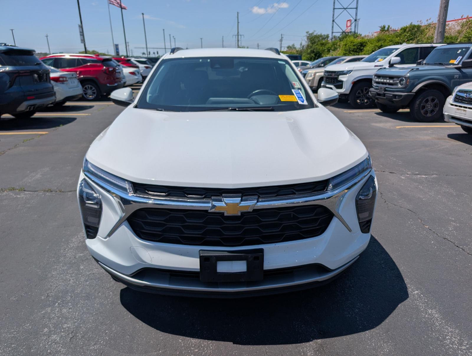 Used 2024 Summit White Chevrolet LT image 2
