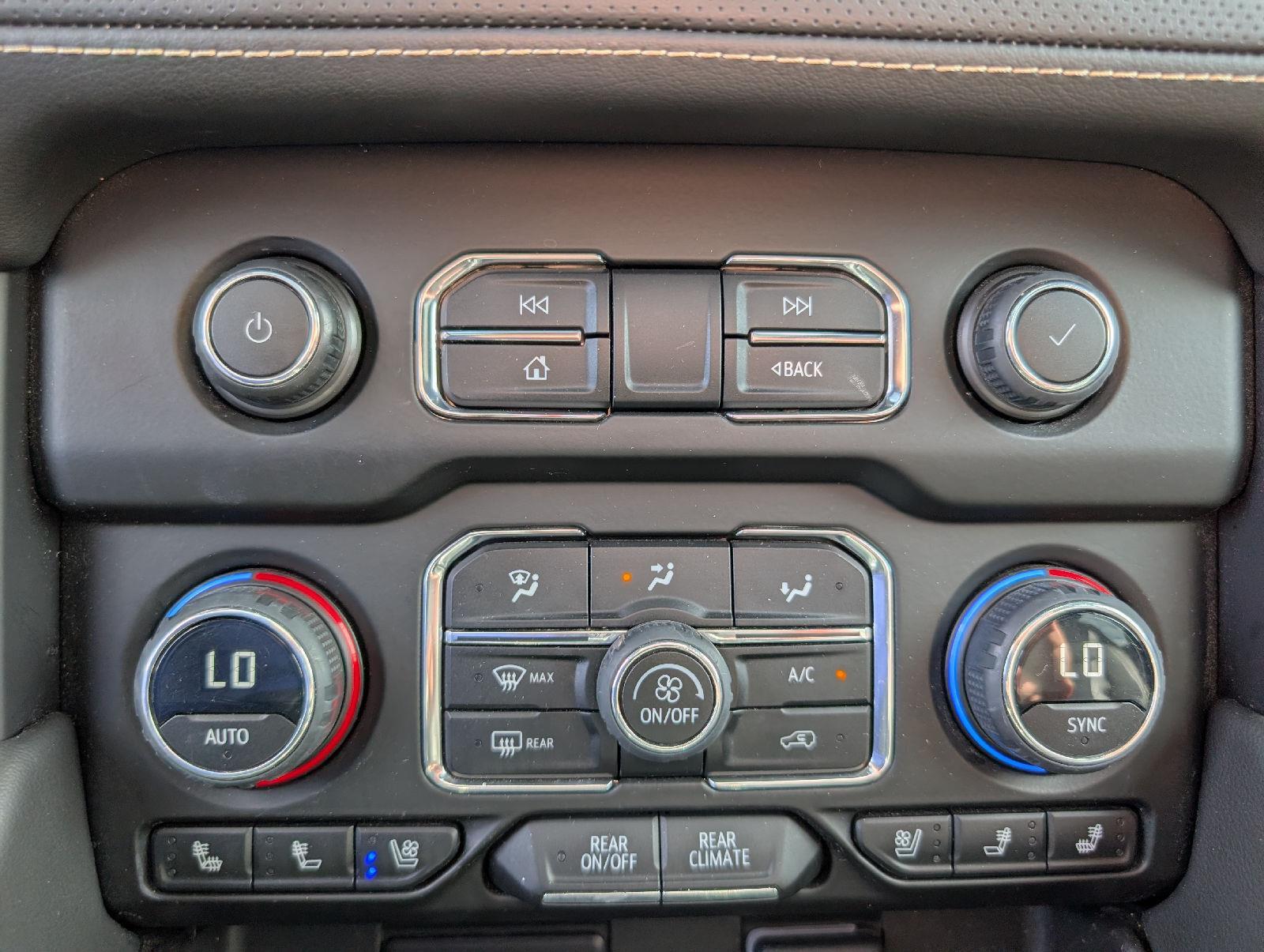 Used 2023 Summit White Chevrolet  image 17