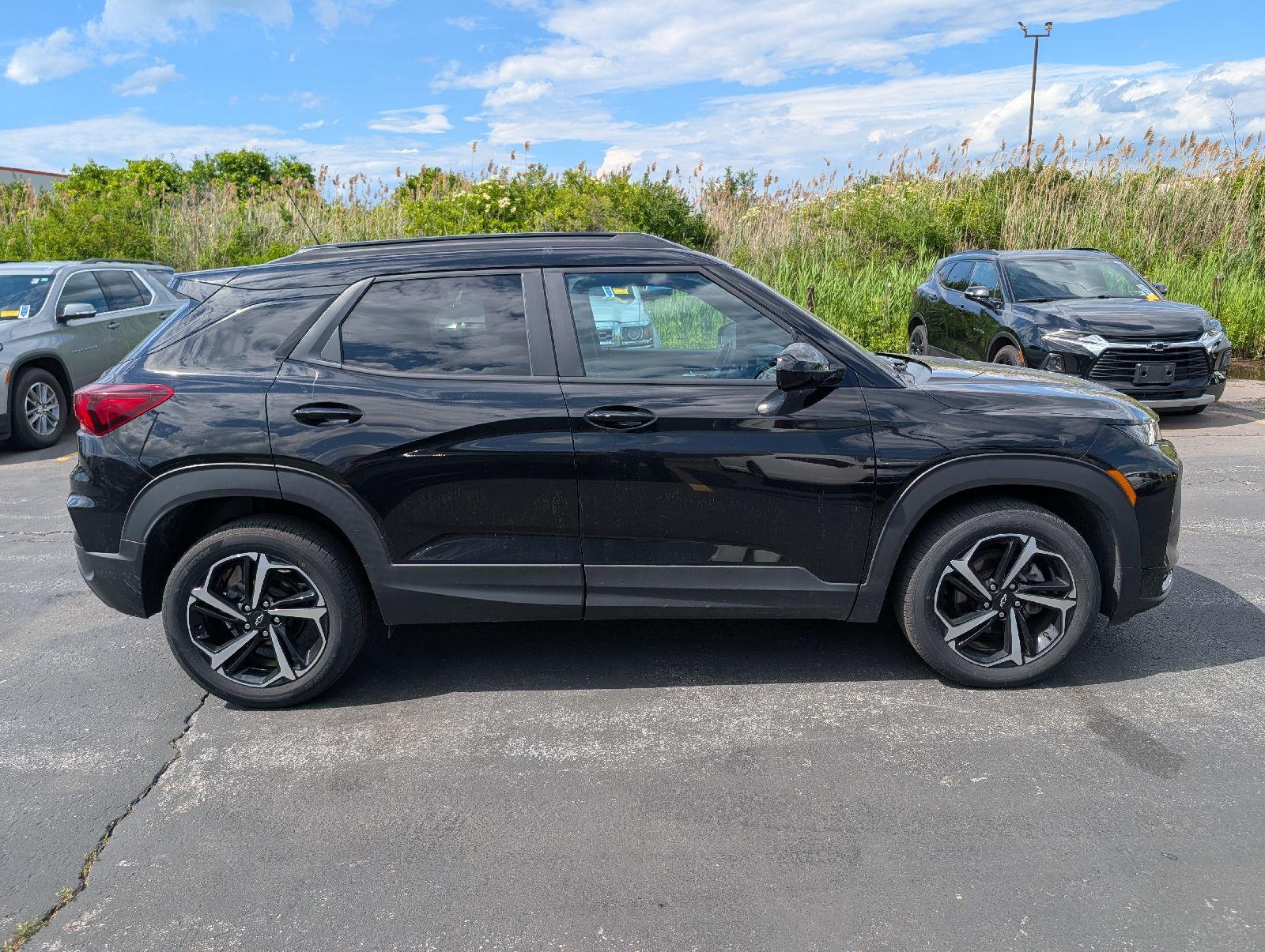 Used 2023 Mosaic Black Metallic Chevrolet RS image 13