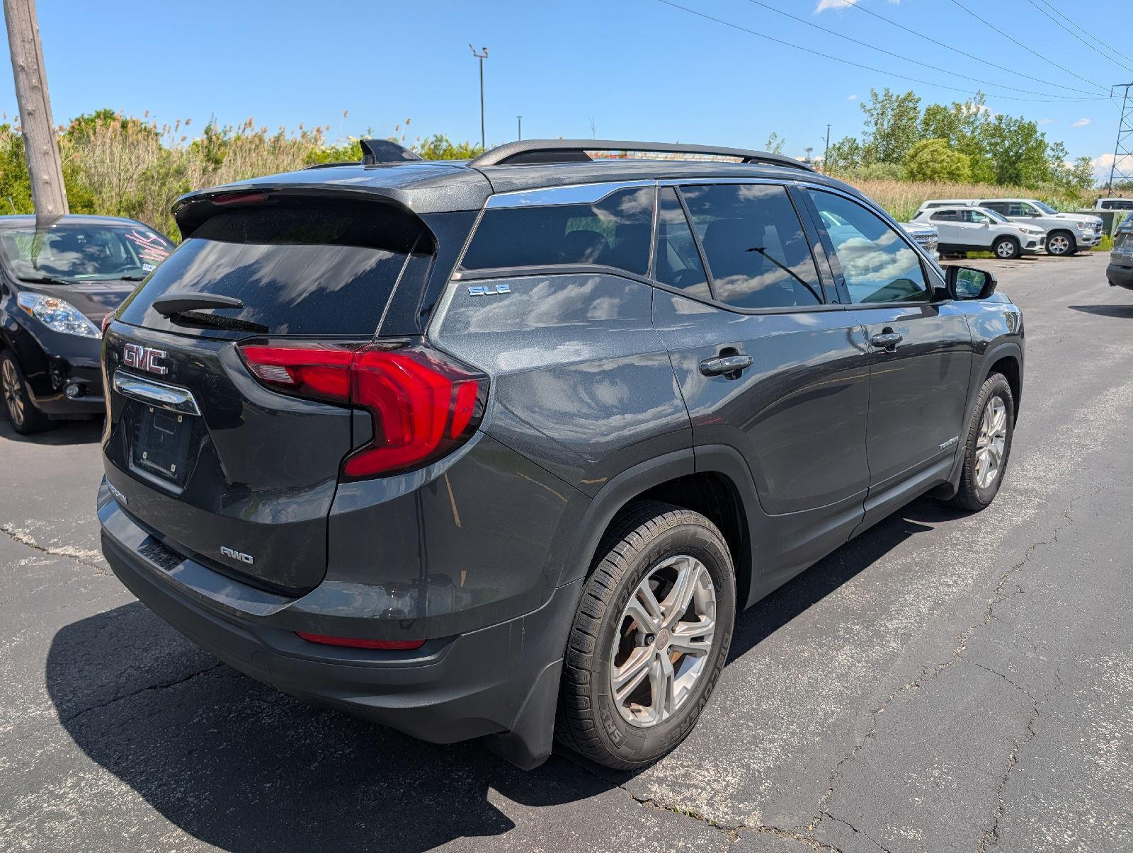 Used 2018 Graphite Gray Metallic GMC SLE image 7