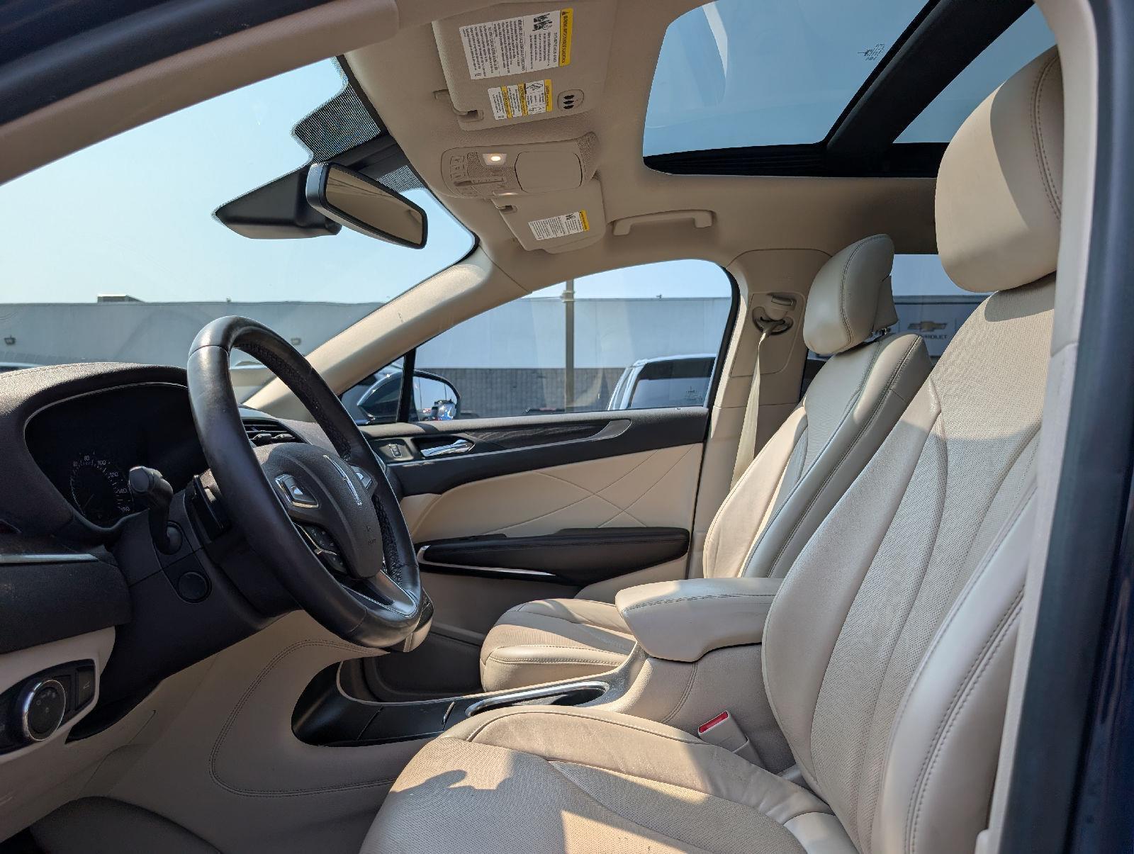 Used 2019 Rhapsody Blue Lincoln Reserve image 8