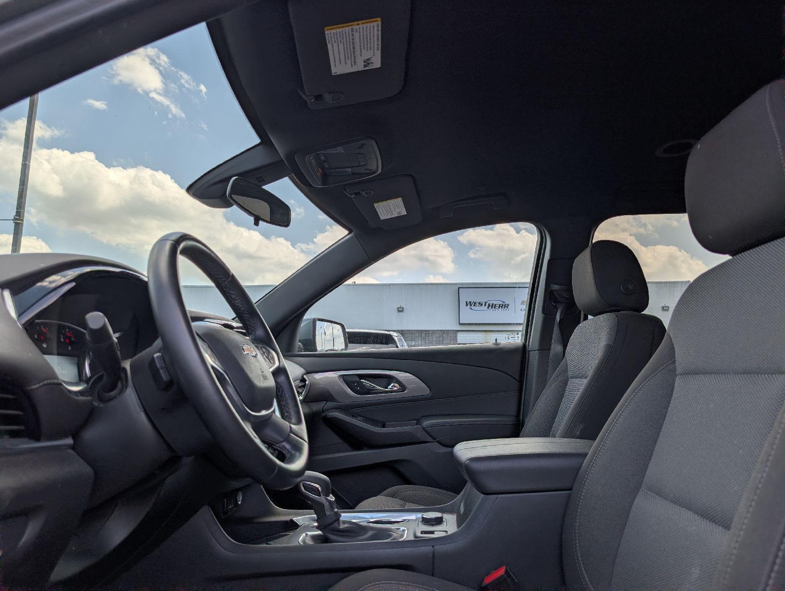 Used 2023 Silver Sage Metallic Chevrolet LT Cloth image 8
