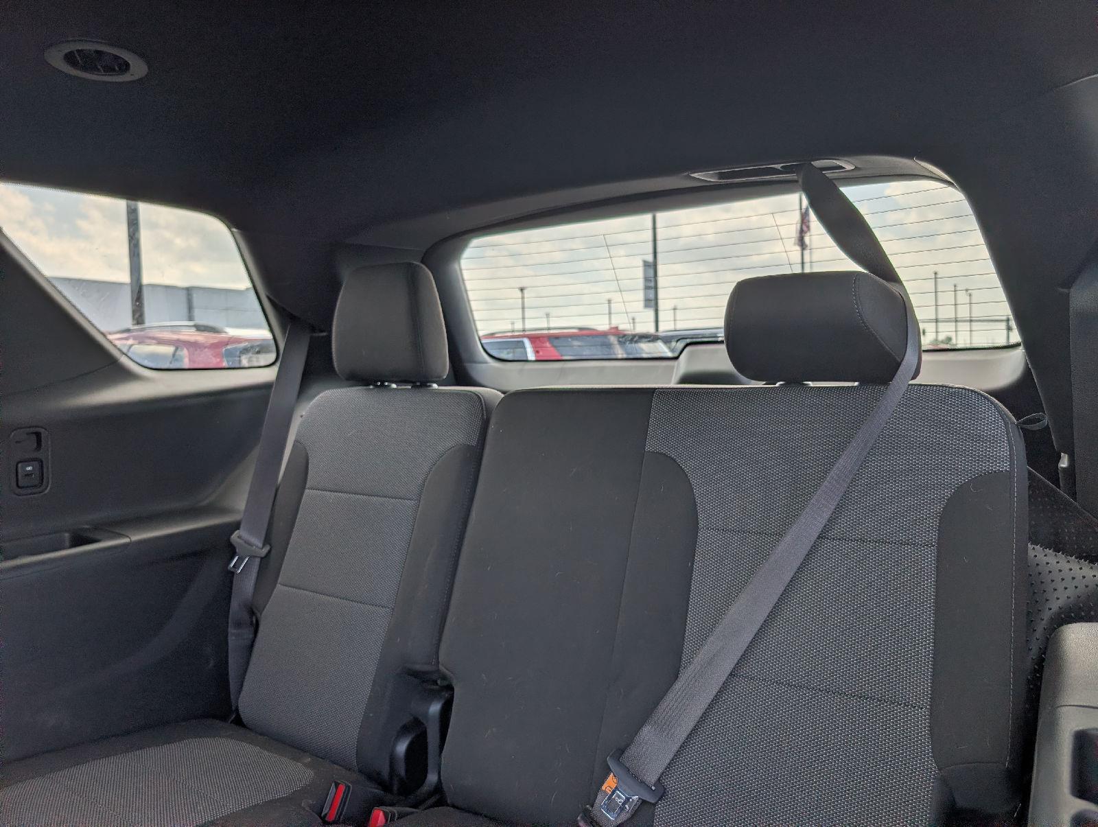 Used 2023 Silver Sage Metallic Chevrolet LT Cloth image 10