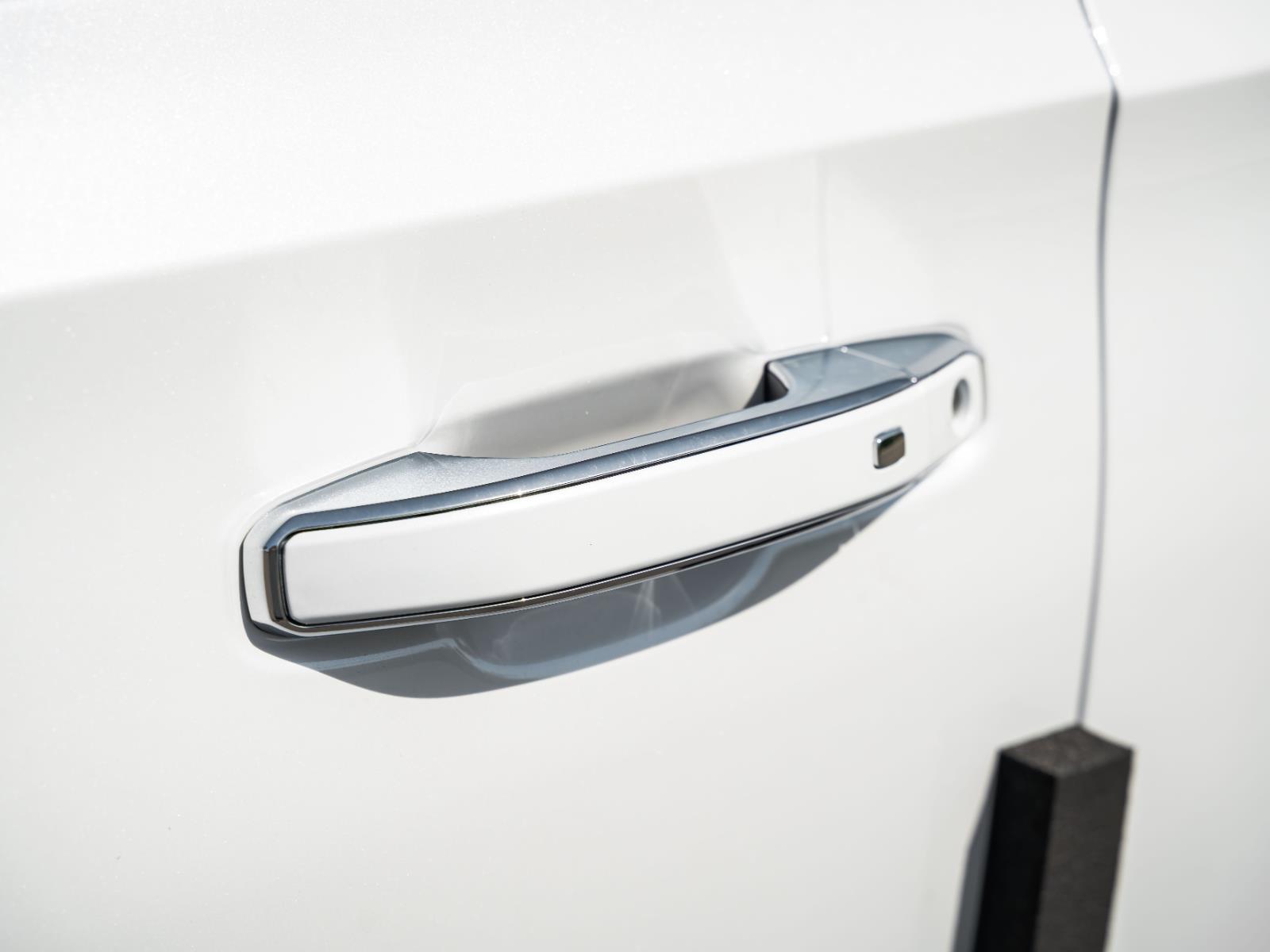 New 2026 Polar White Tricoat Chevrolet High Country image 29