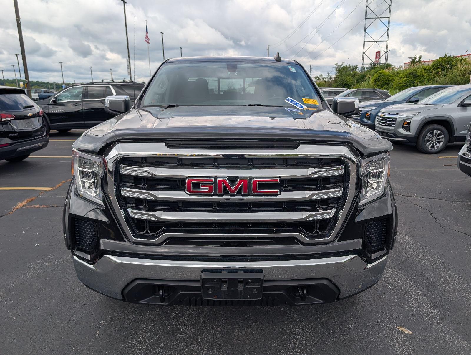 Used 2020 Onyx Black GMC SLE image 2