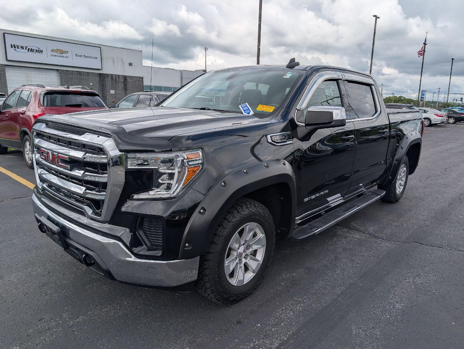 Used 2020 Onyx Black GMC SLE image 4