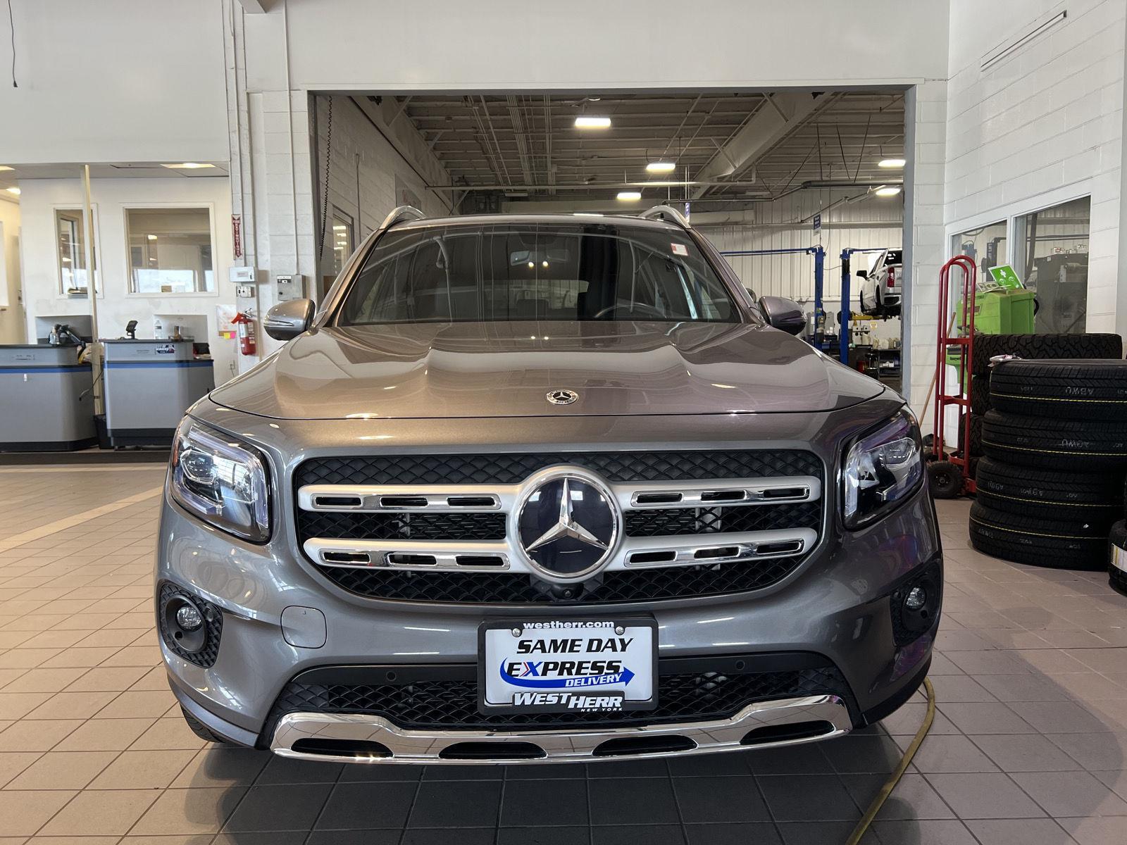 Used 2021 Mountain Grey Metallic Mercedes-Benz GLB 250 image 2