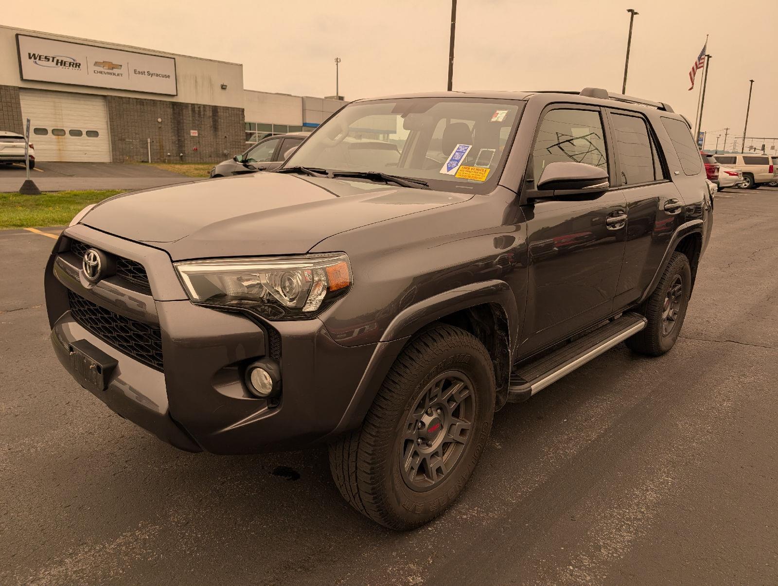 Used 2019 Magnetic Gray Metallic Toyota SR5 Premium image 4