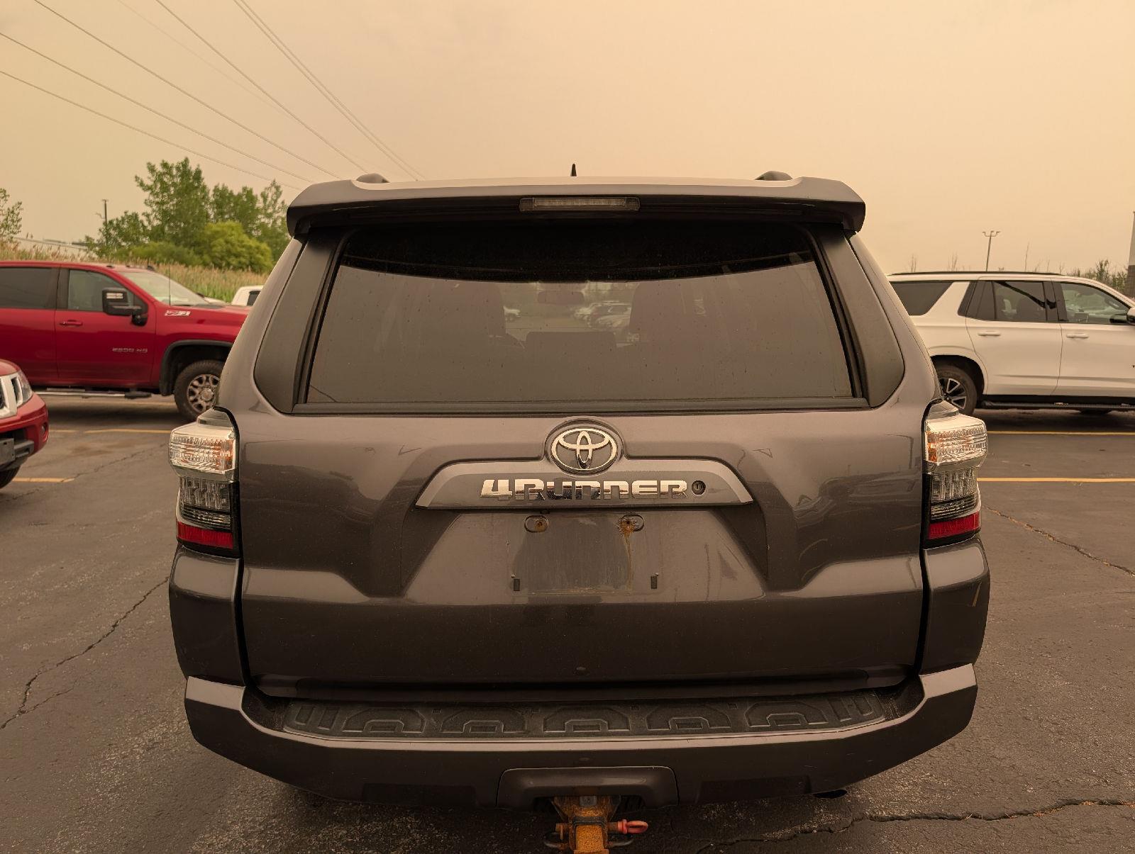 Used 2019 Magnetic Gray Metallic Toyota SR5 Premium image 6
