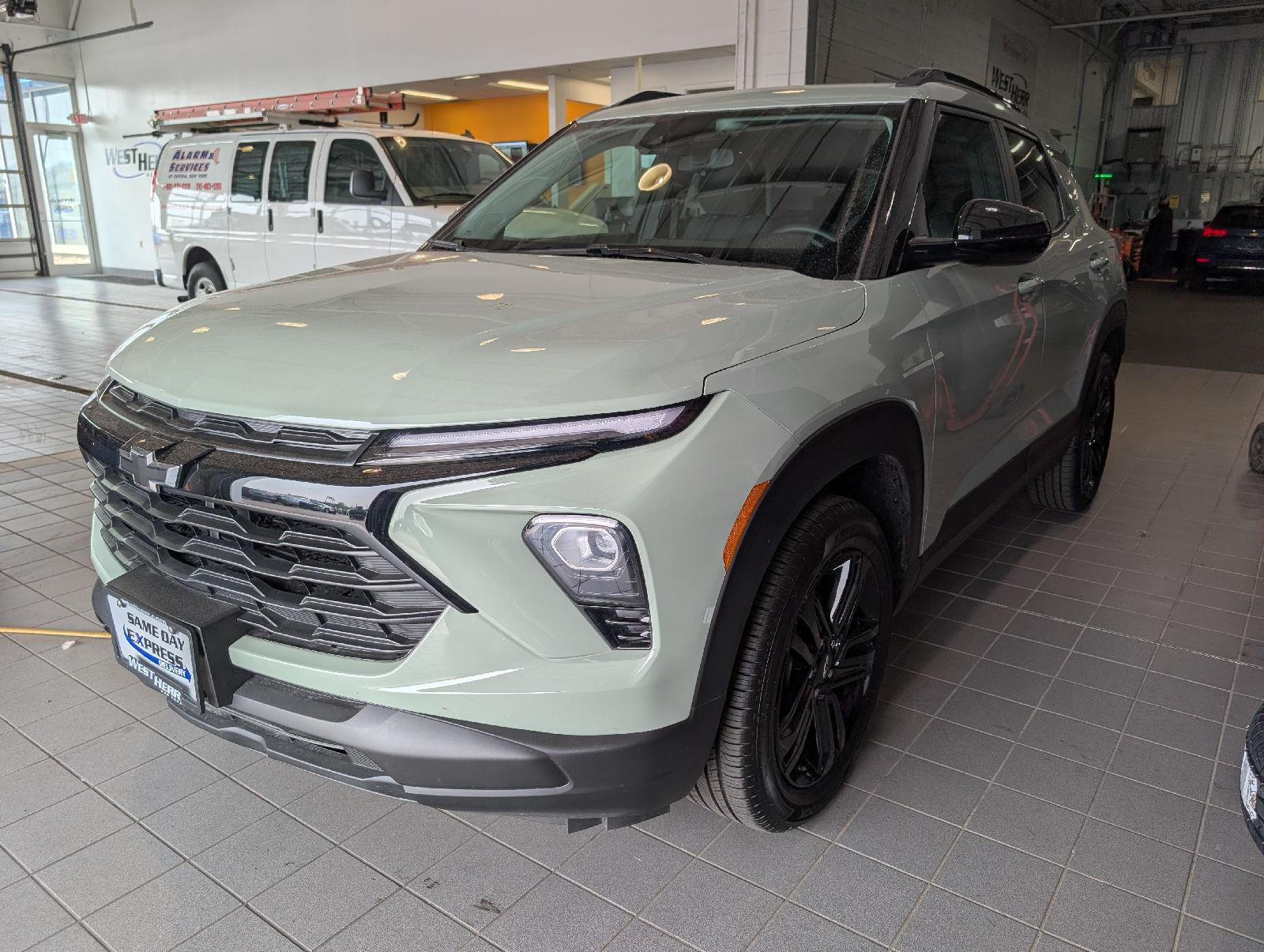 Used 2026 Green Chevrolet LT image 3
