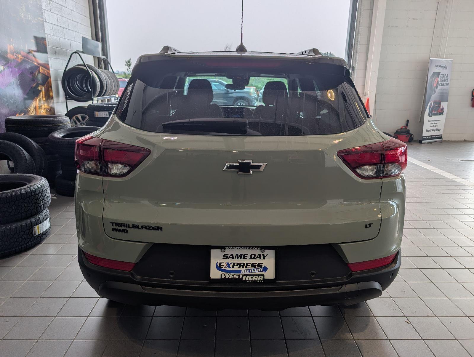 Used 2026 Green Chevrolet LT image 5