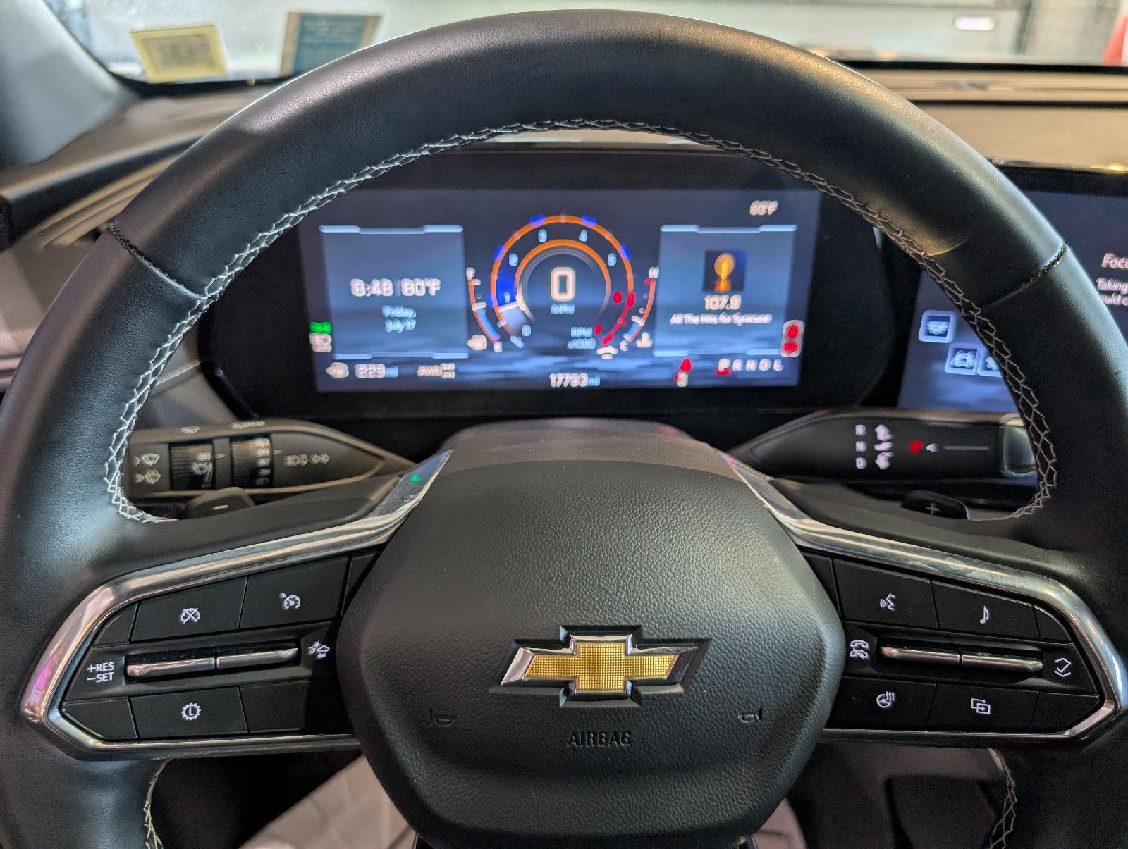 Used 2025 Summit White Chevrolet LT image 19