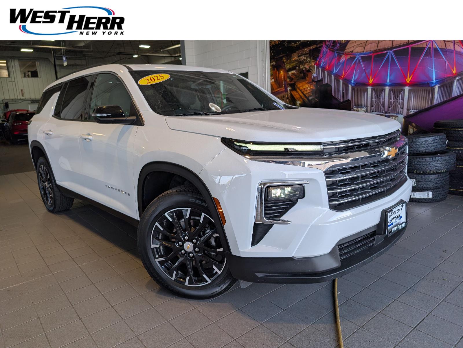 Summit White 2025 Chevrolet Traverse SUV / Crossover Four-Wheel Drive 8-Speed Automatic