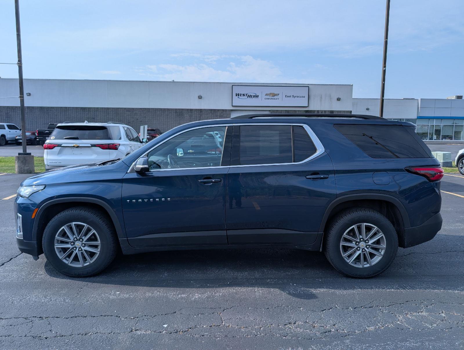 Used 2023 Northsky Blue Metallic Chevrolet LT Cloth image 5