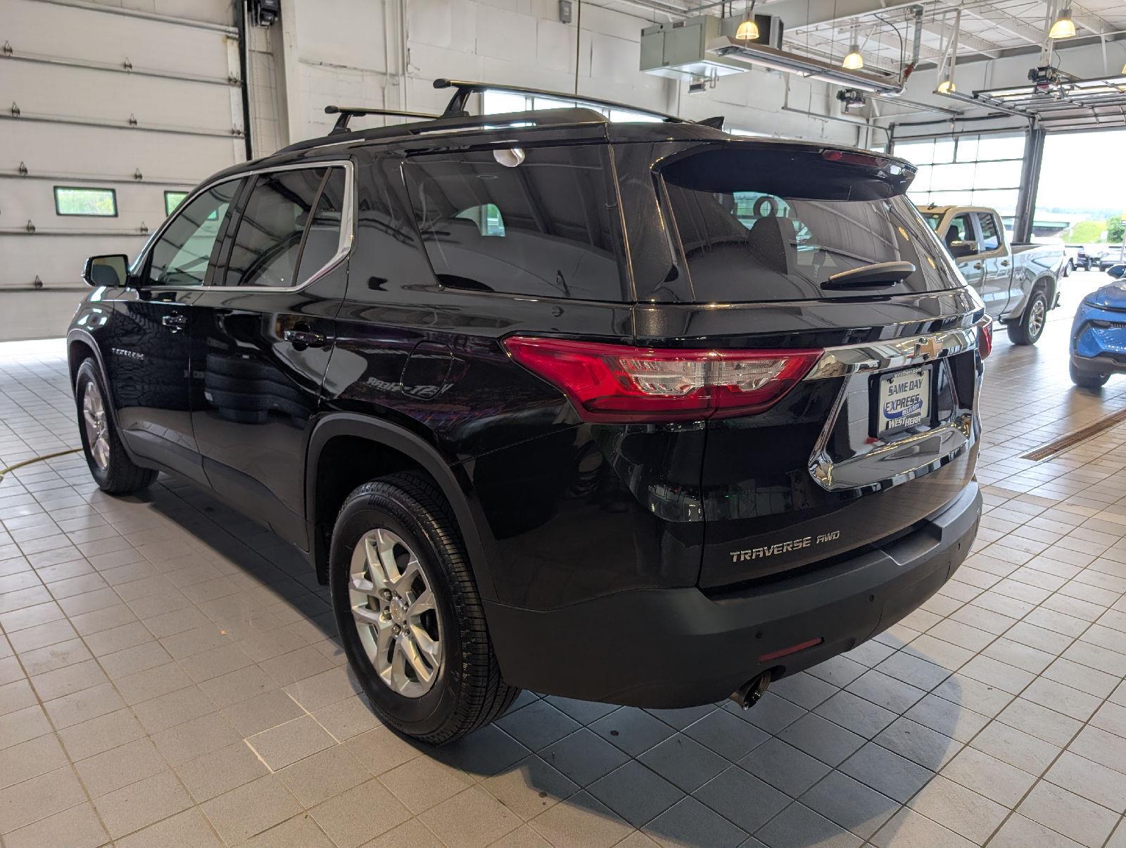 Used 2020 Mosaic Black Metallic Chevrolet LT Cloth image 5