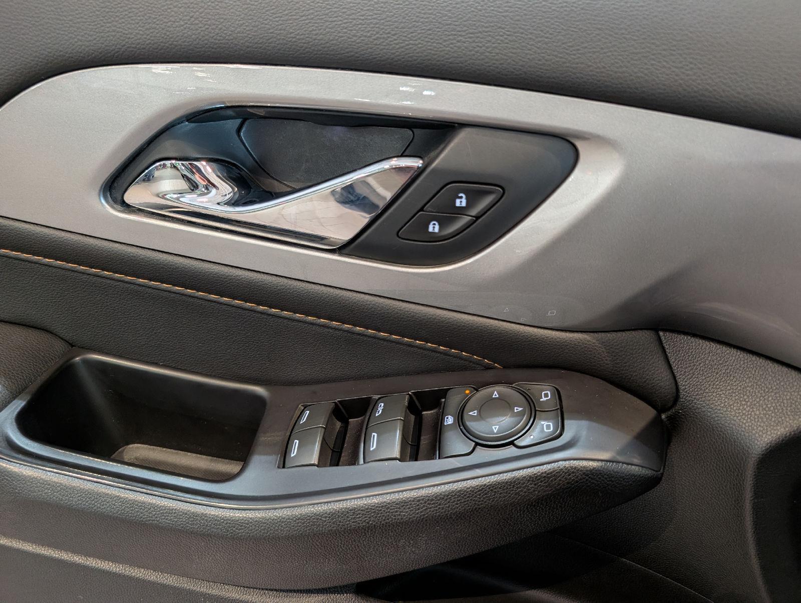 Used 2020 Mosaic Black Metallic Chevrolet LT Cloth image 13