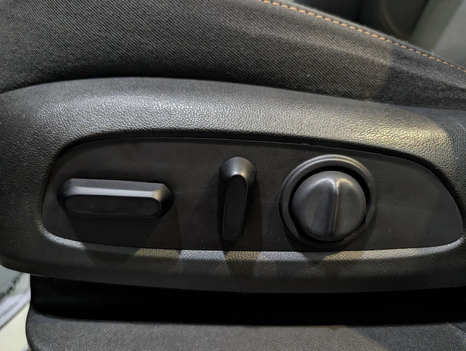 Used 2020 Mosaic Black Metallic Chevrolet LT Cloth image 16
