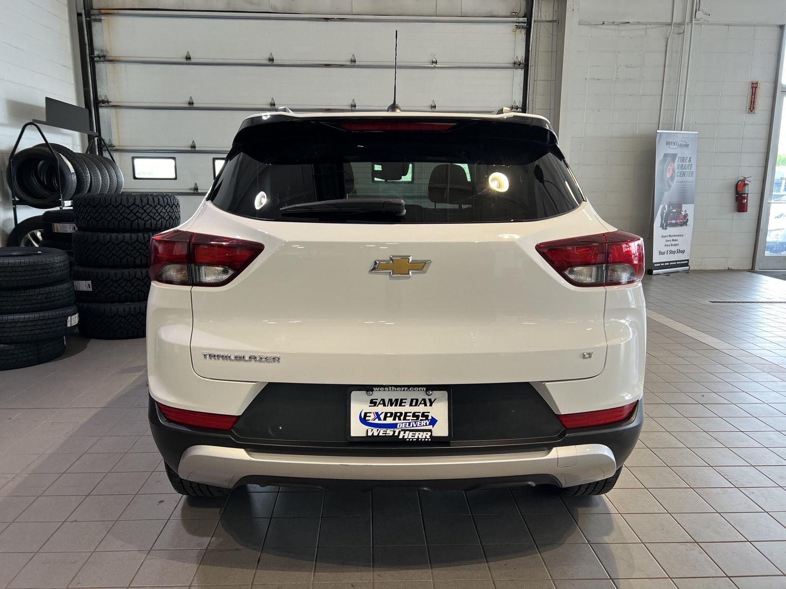 Used 2022 Summit White Chevrolet LT image 6
