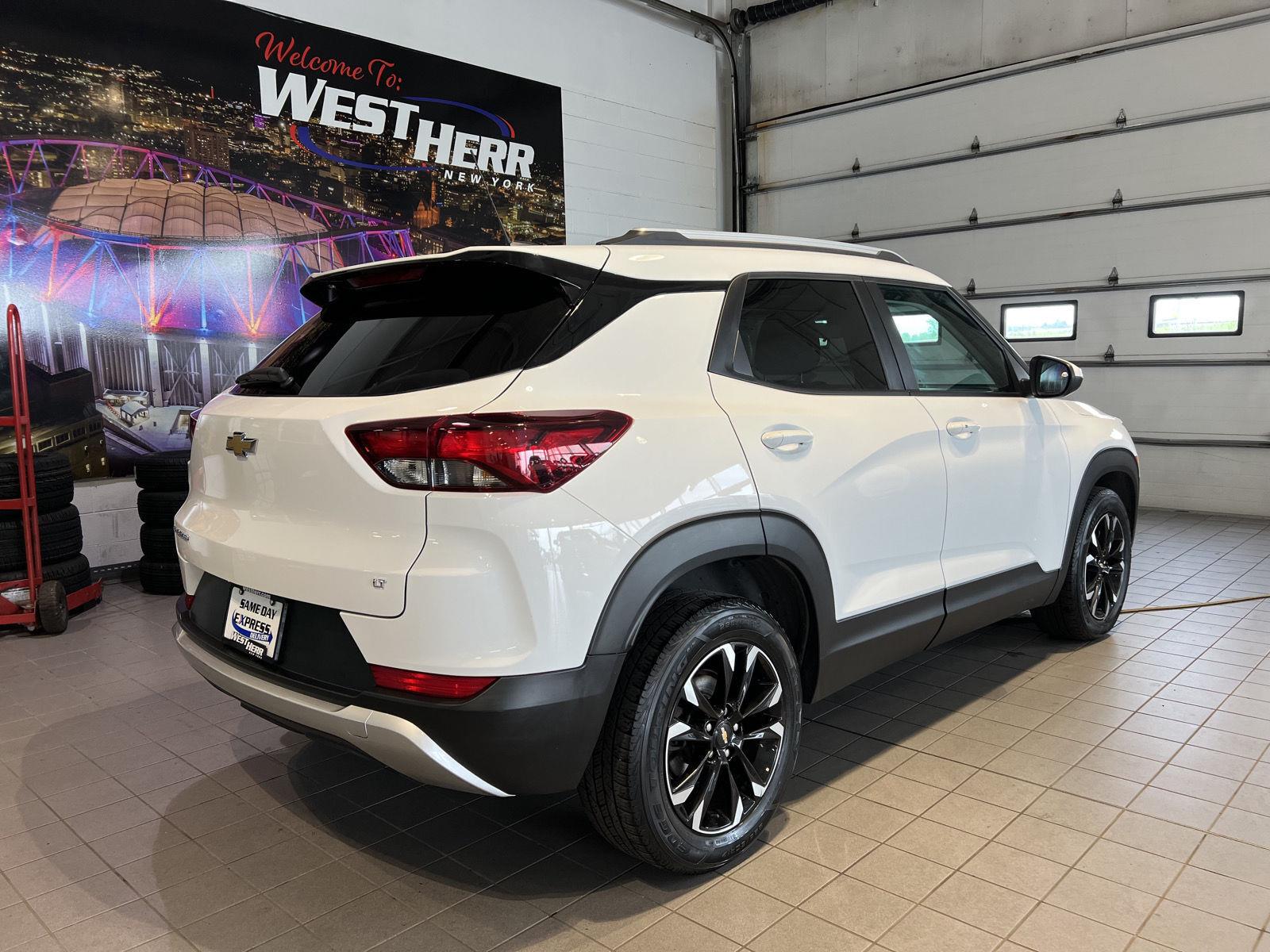 Used 2022 Summit White Chevrolet LT image 7