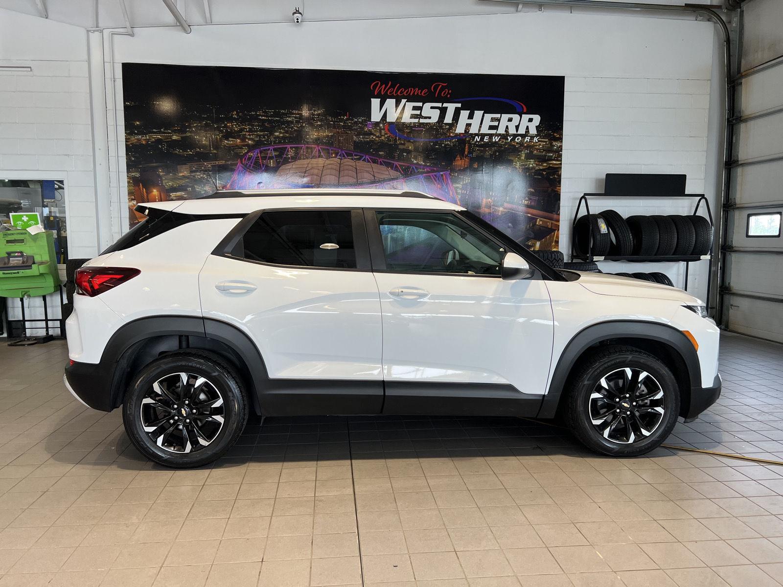 Used 2022 Summit White Chevrolet LT image 8