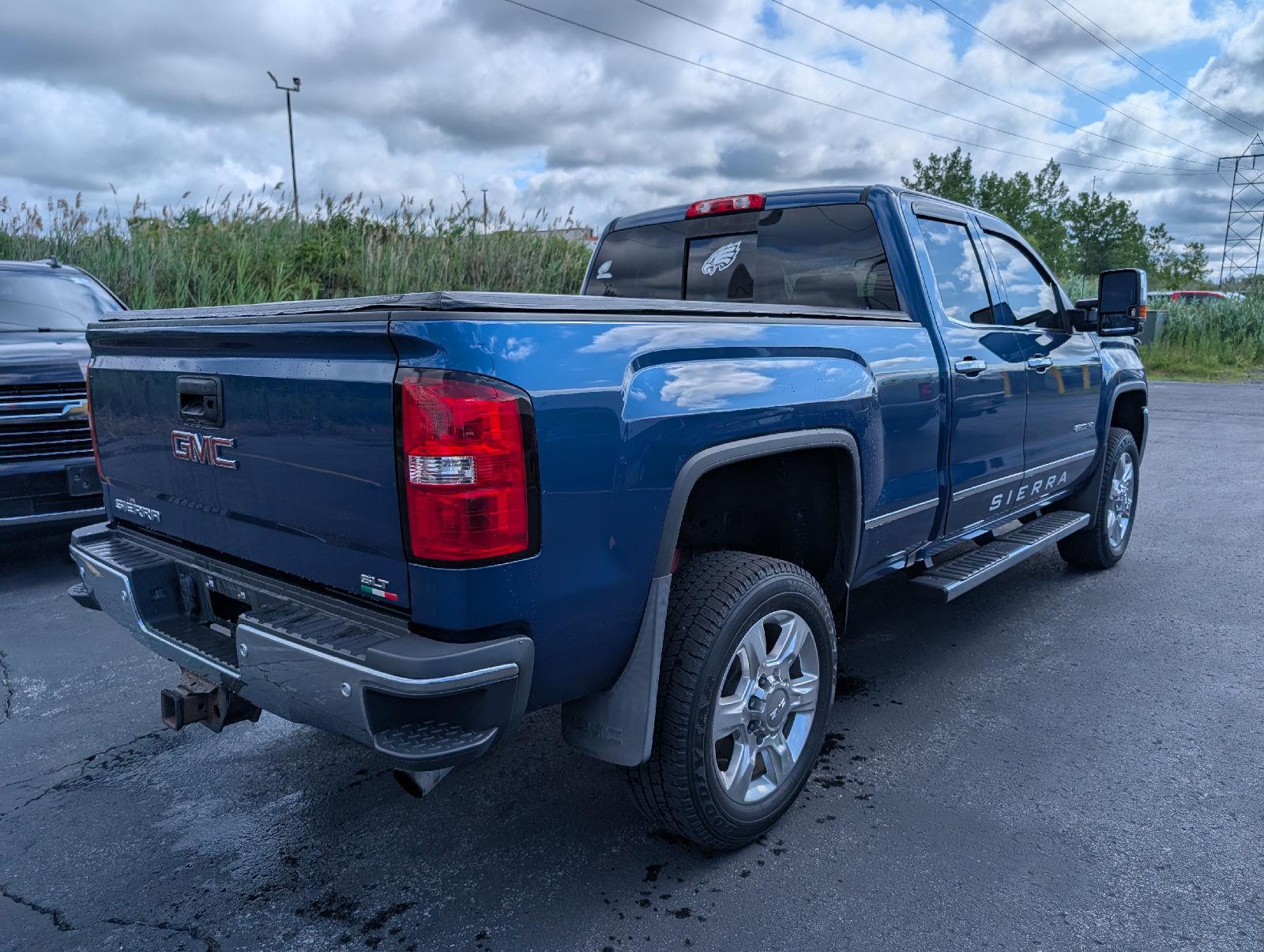 Used 2018 Stone Blue Metallic GMC SLT image 7