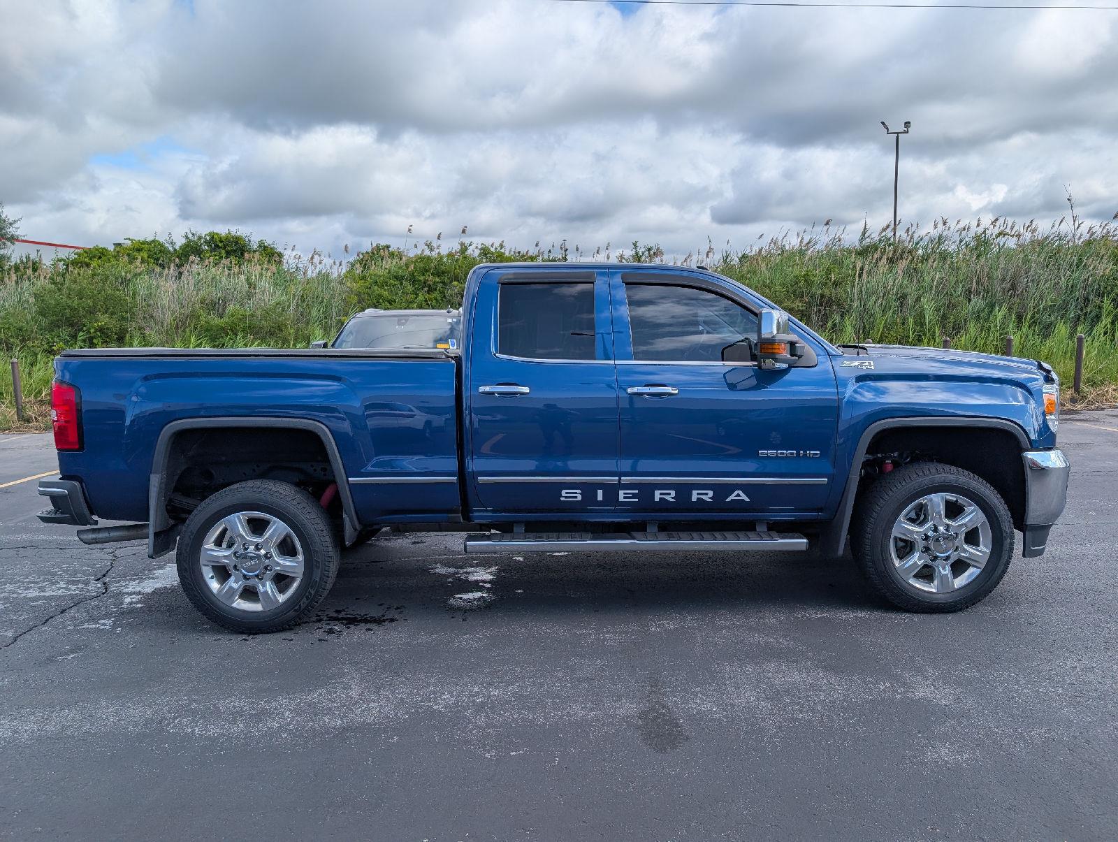 Used 2018 Stone Blue Metallic GMC SLT image 8