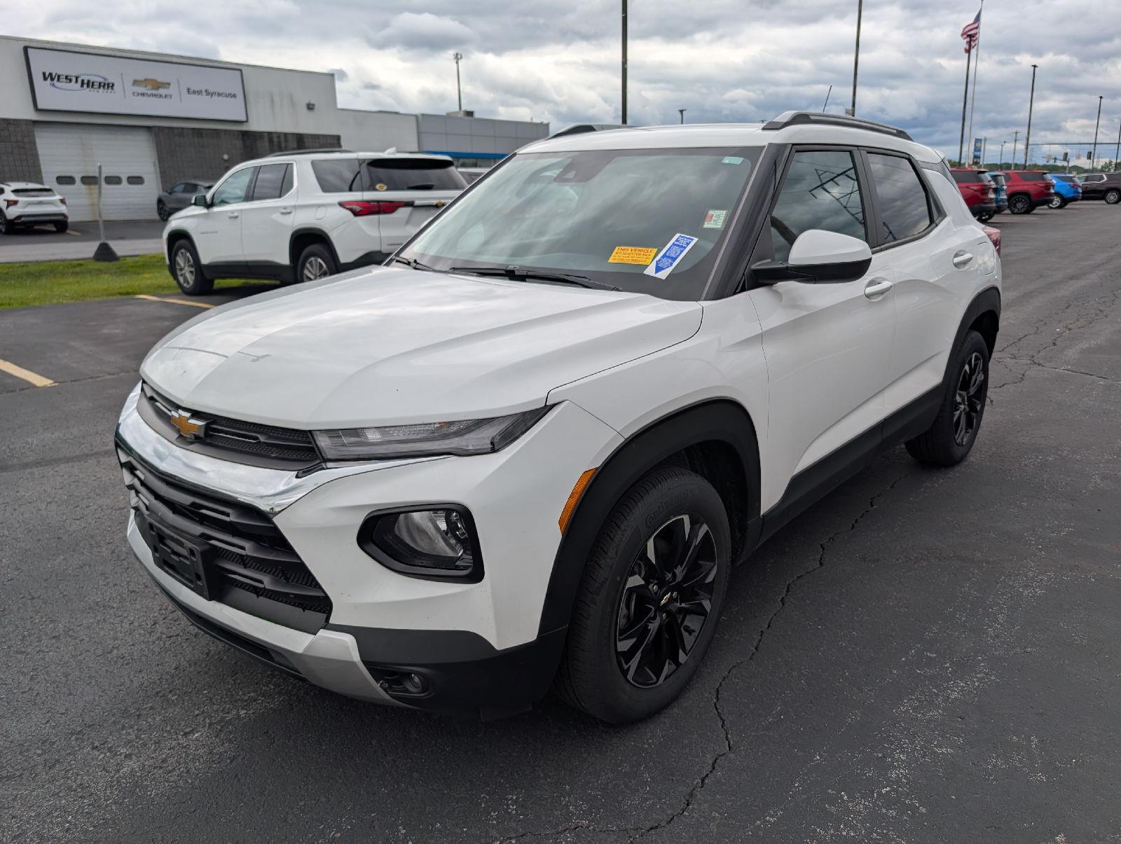 Used 2023 Summit White Chevrolet LT image 4