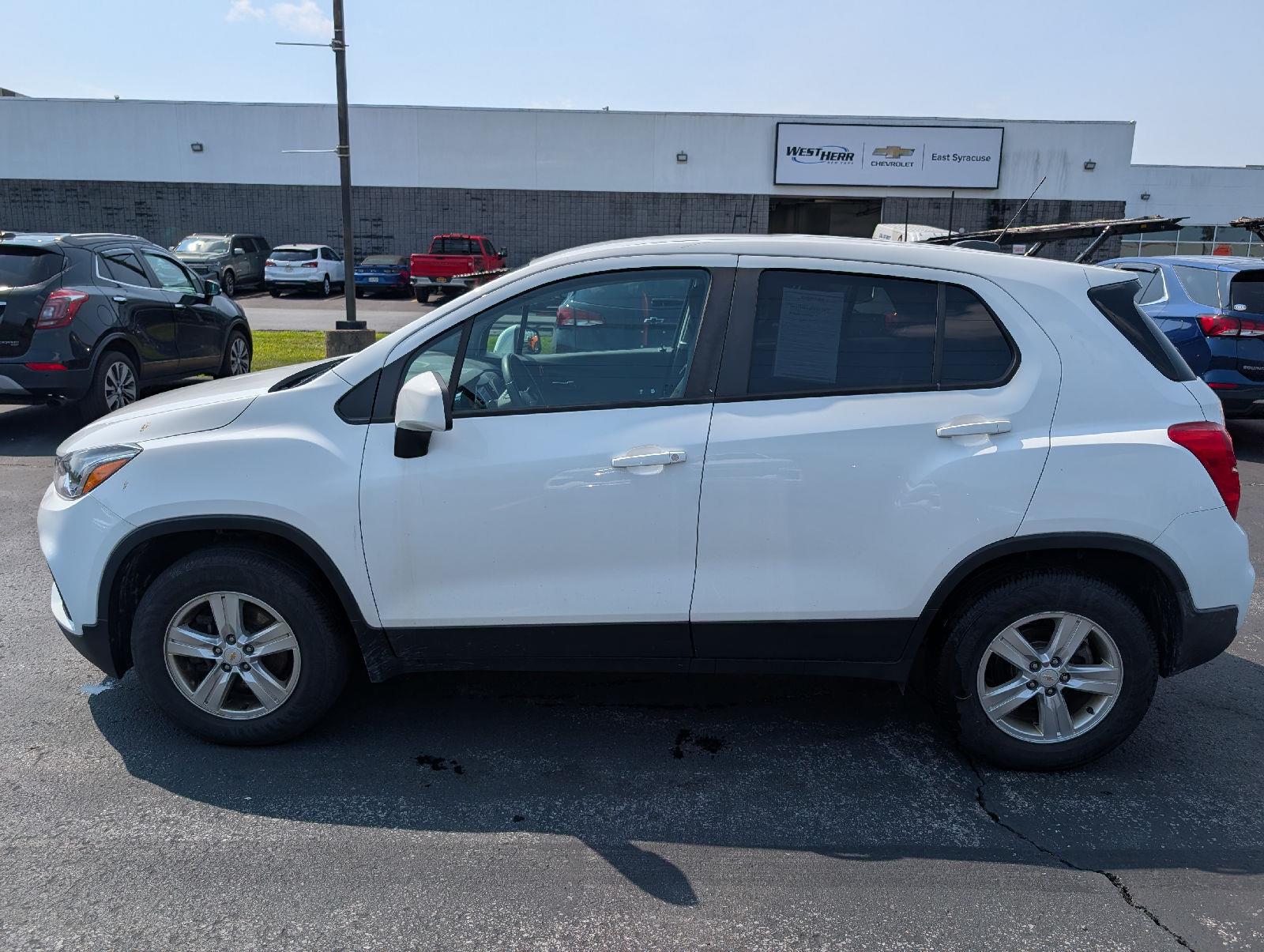Used 2020 Summit White Chevrolet LS image 5