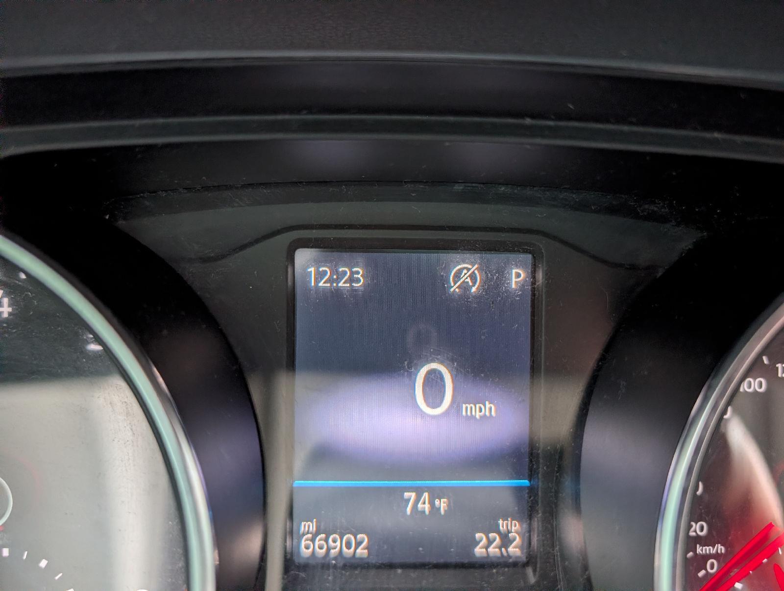 Used 2019 Deep Black Pearl Volkswagen SE image 12