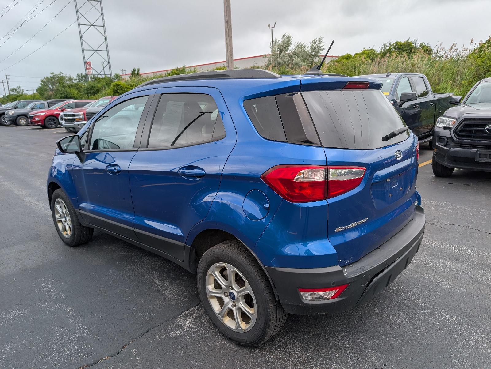 Used 2021 Lightning Blue Ford SE image 6