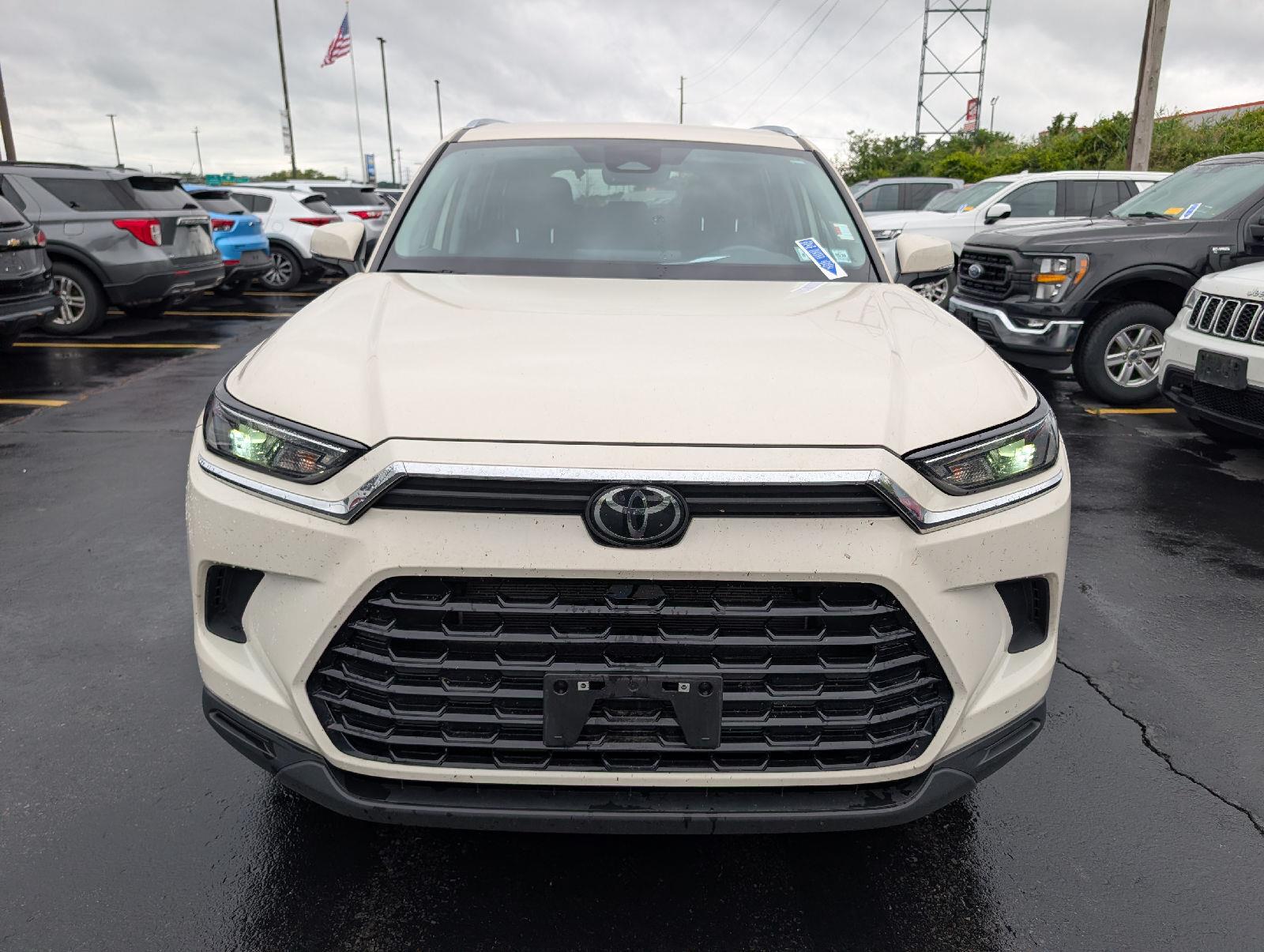 Used 2024 Coastal Cream Toyota XLE image 2