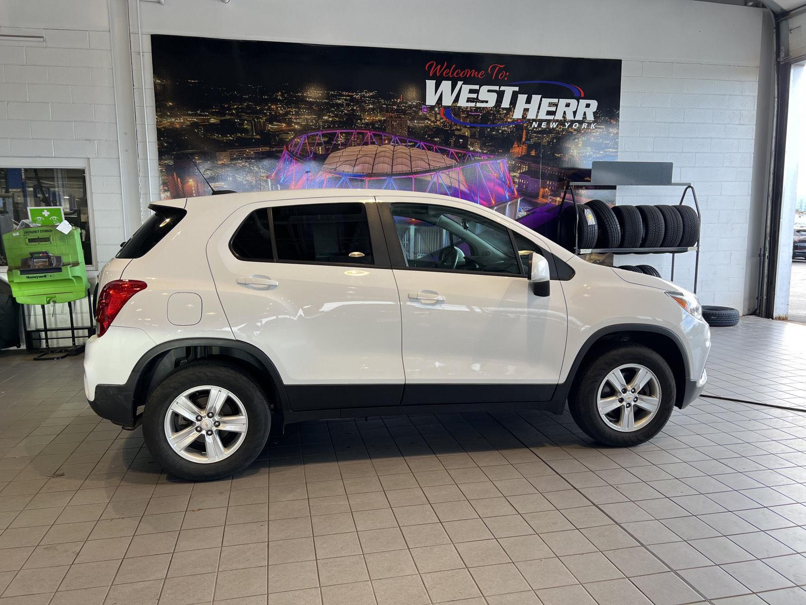 Used 2020 Summit White Chevrolet LS image 29