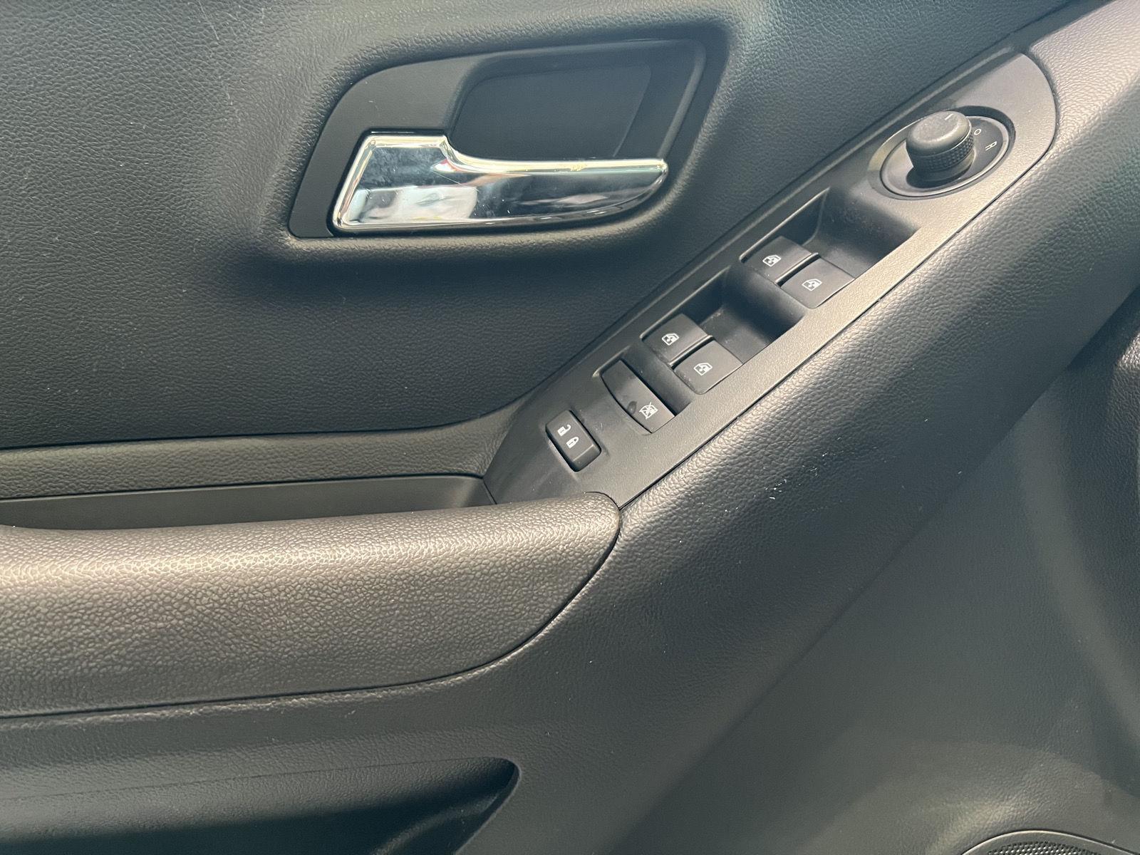 Used 2020 Summit White Chevrolet LS image 34