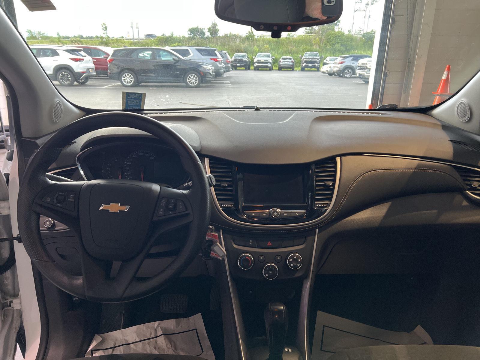Used 2020 Summit White Chevrolet LS image 35