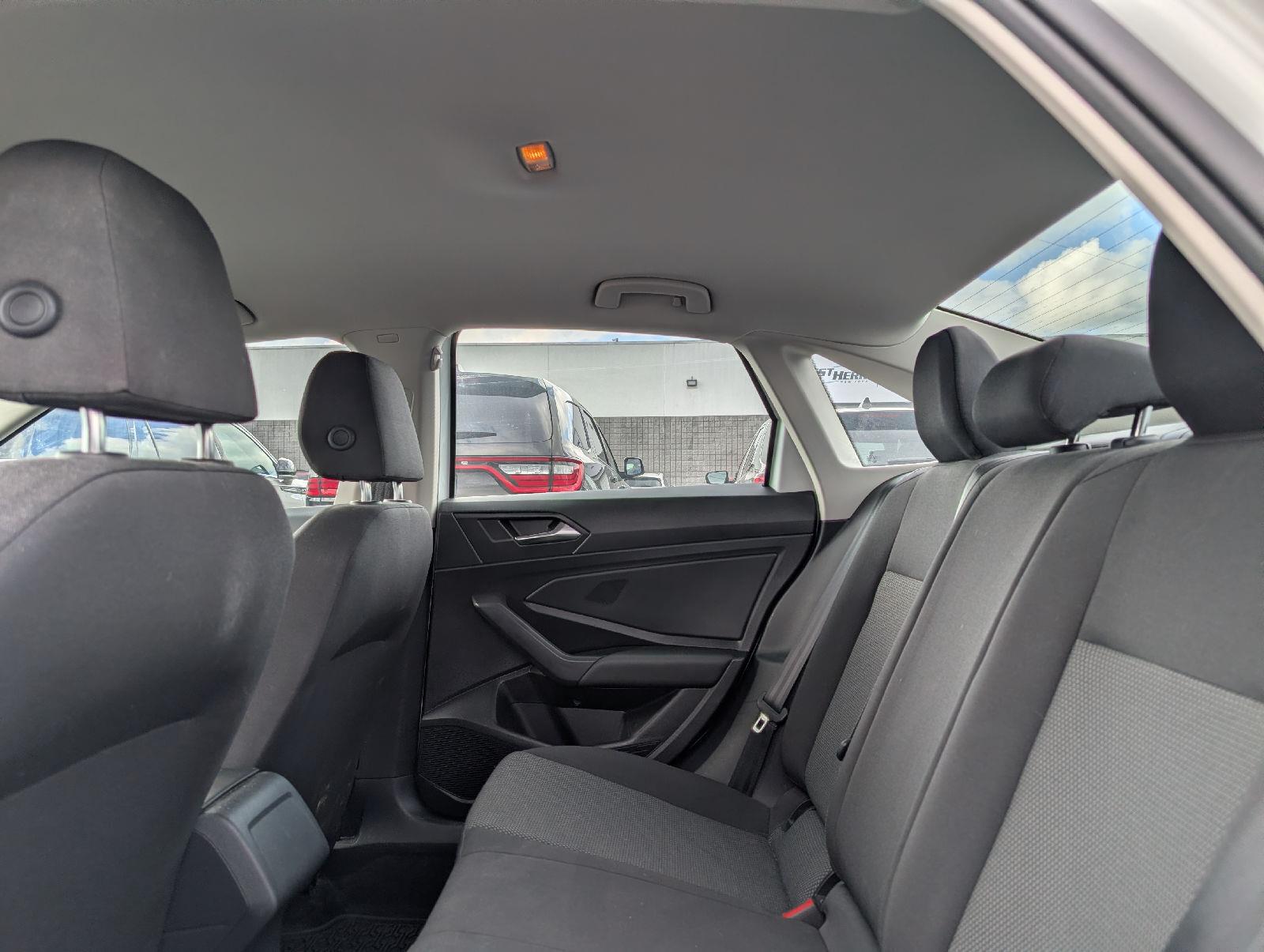 Used 2021 Pure White Volkswagen S image 9
