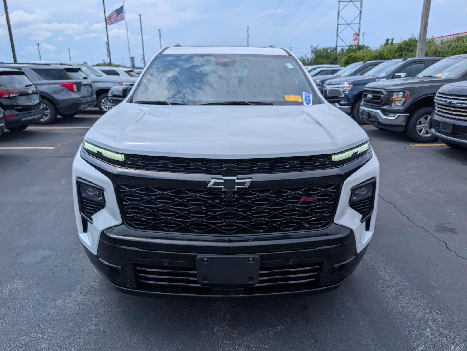 Used 2024 Iridescent Pearl Tricoat Chevrolet AWD RS image 2