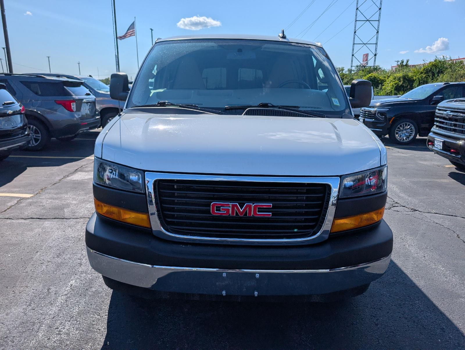 Used 2025  GMC 2500 image 2