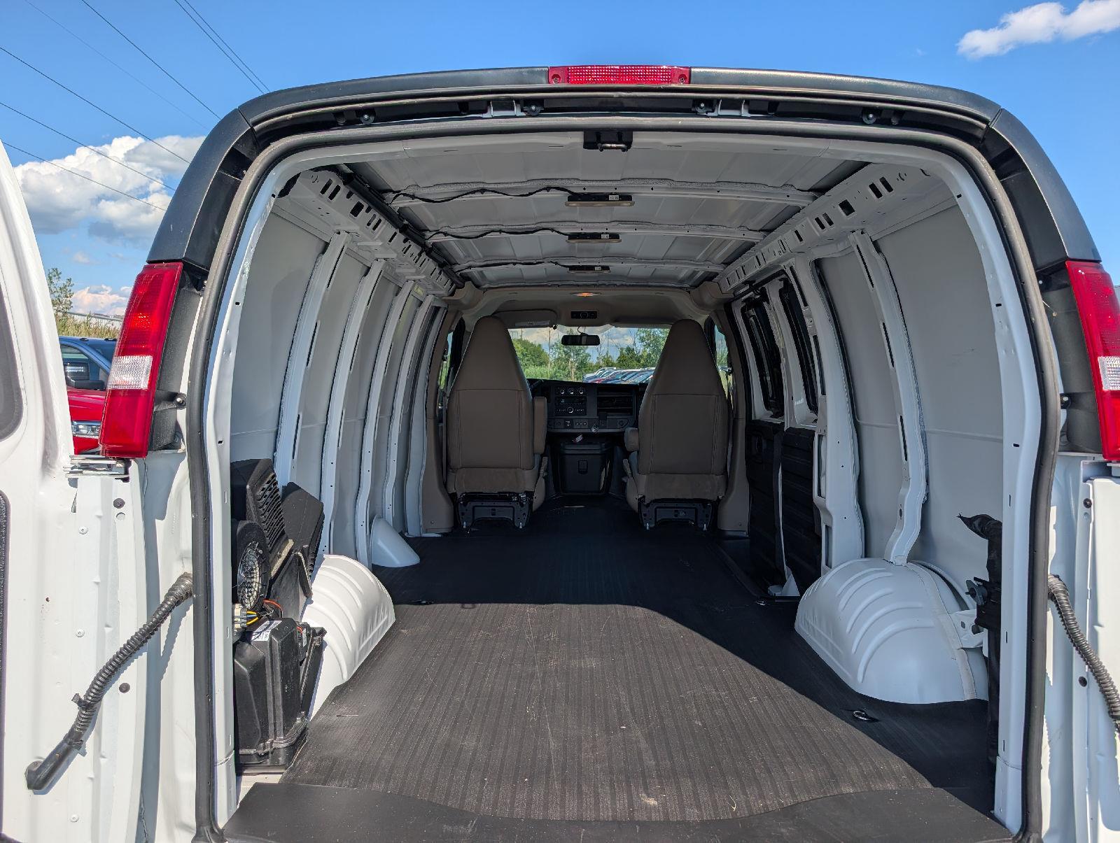 Used 2025  GMC 2500 image 6