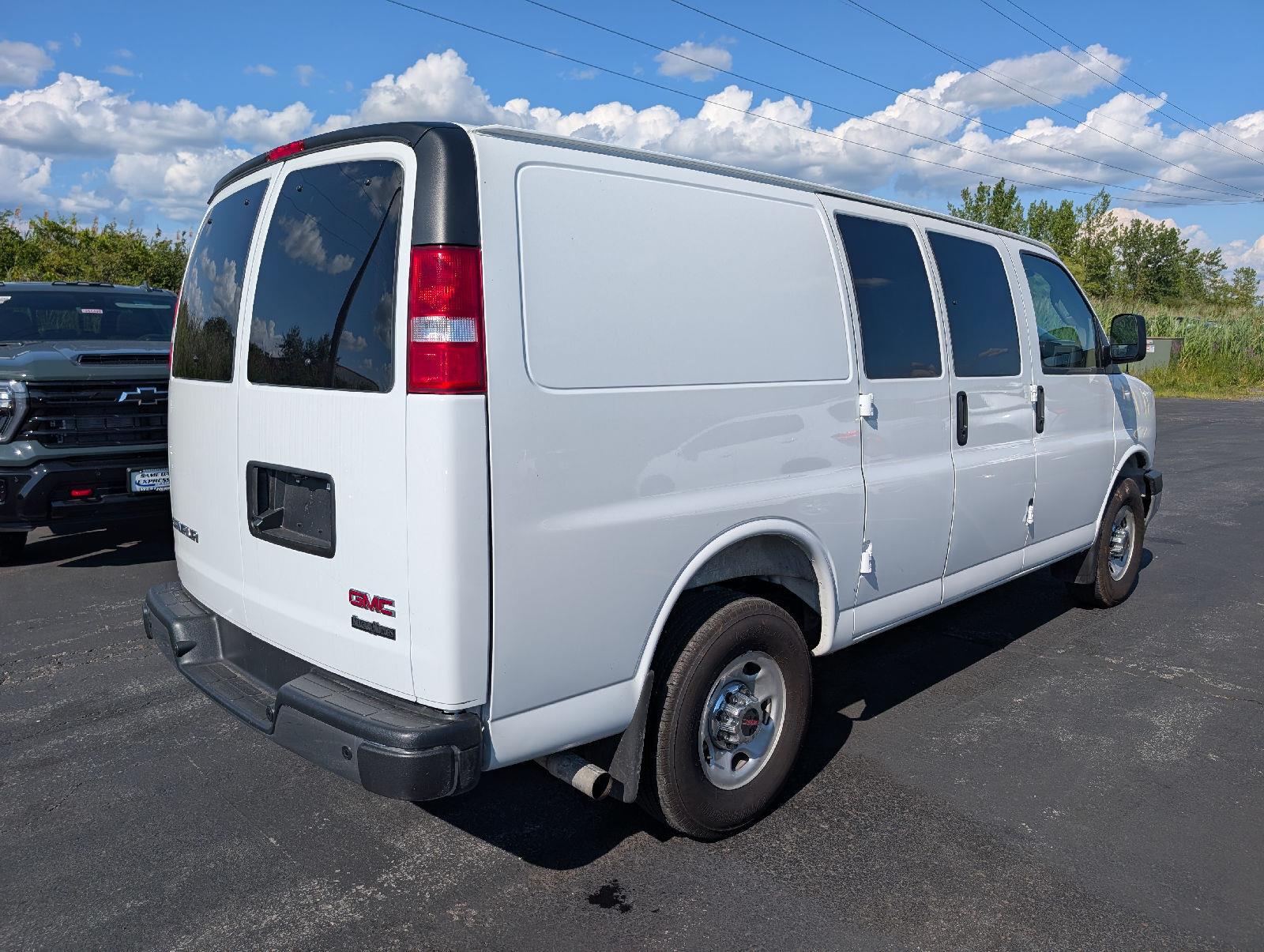 Used 2025  GMC 2500 image 8
