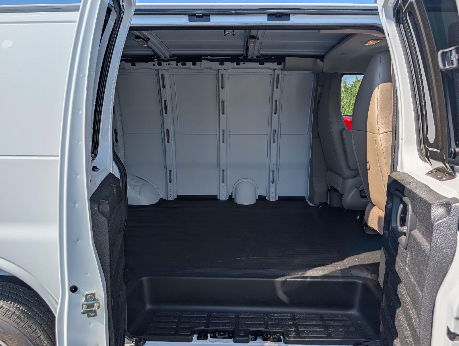 Used 2025  GMC 2500 image 9