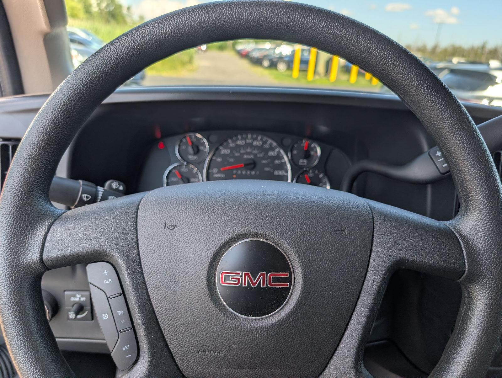 Used 2025  GMC 2500 image 11