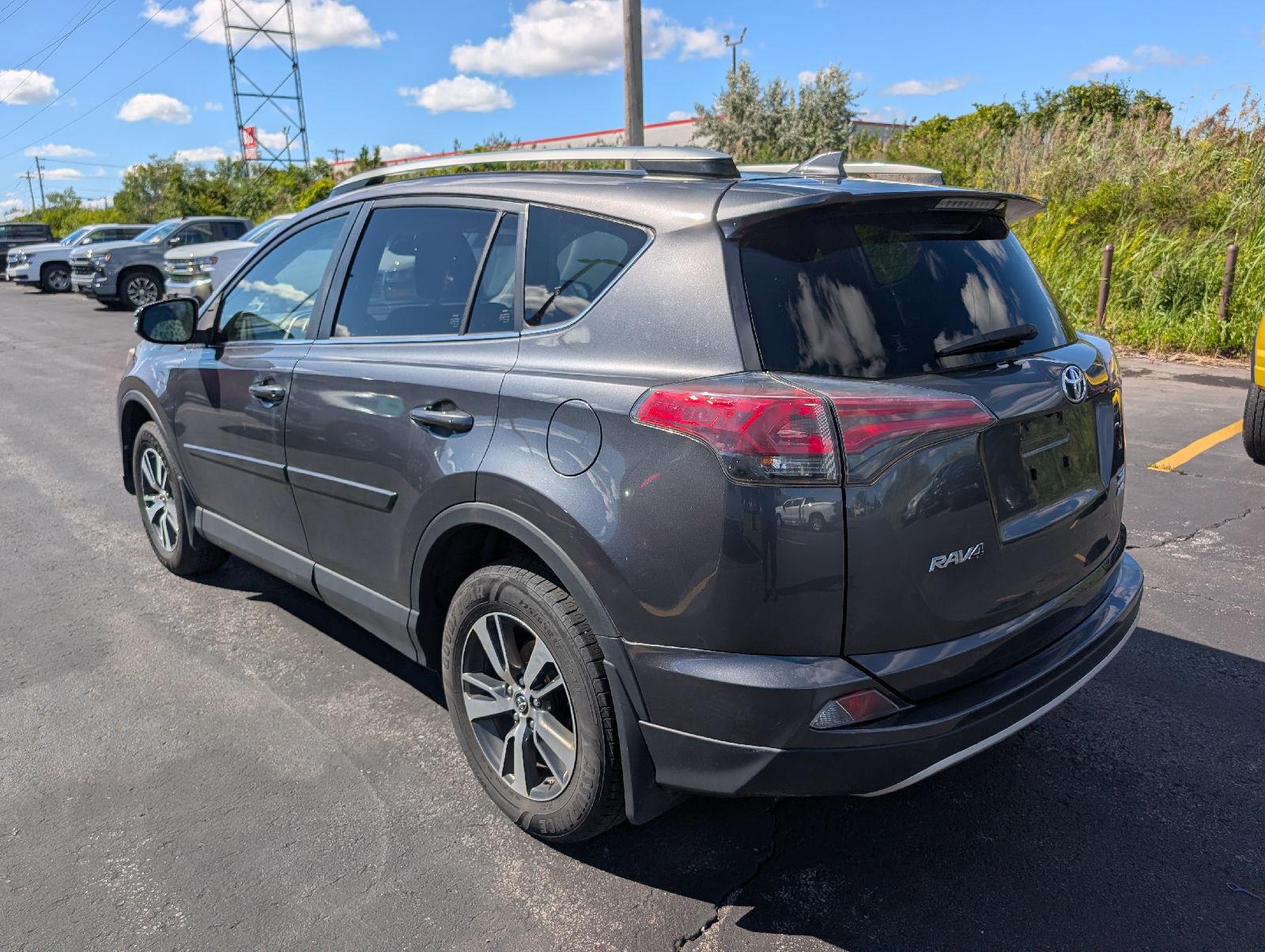 Used 2018 Magnetic Gray Metallic Toyota XLE image 6