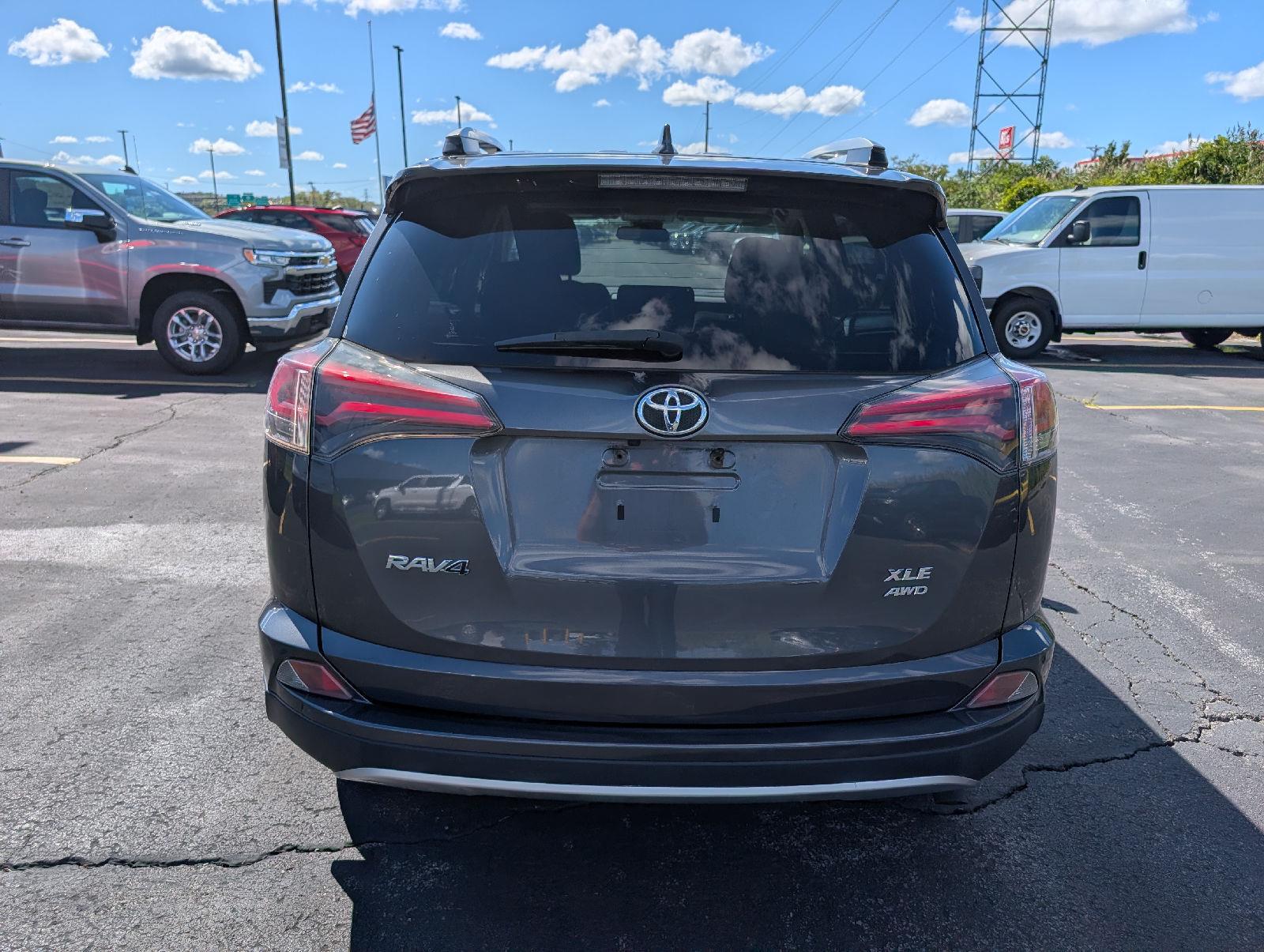 Used 2018 Magnetic Gray Metallic Toyota XLE image 7