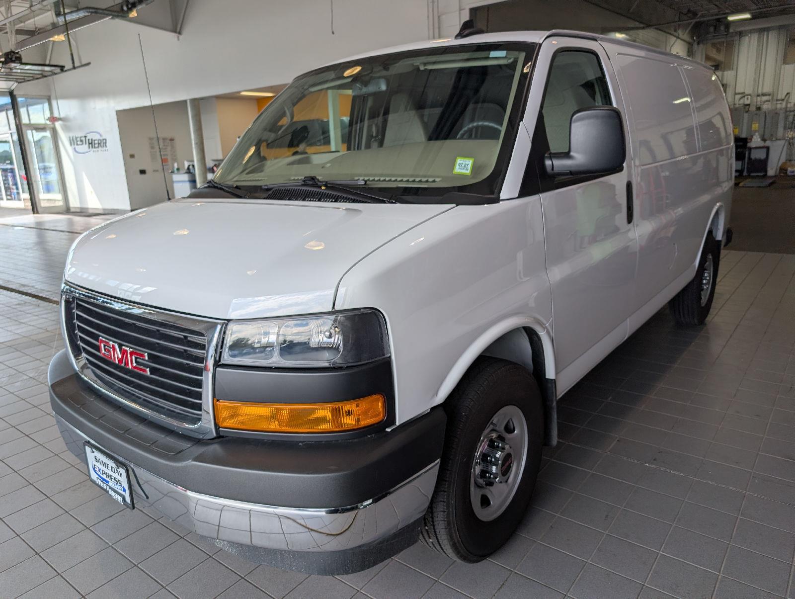 Used 2025  GMC 2500 image 4