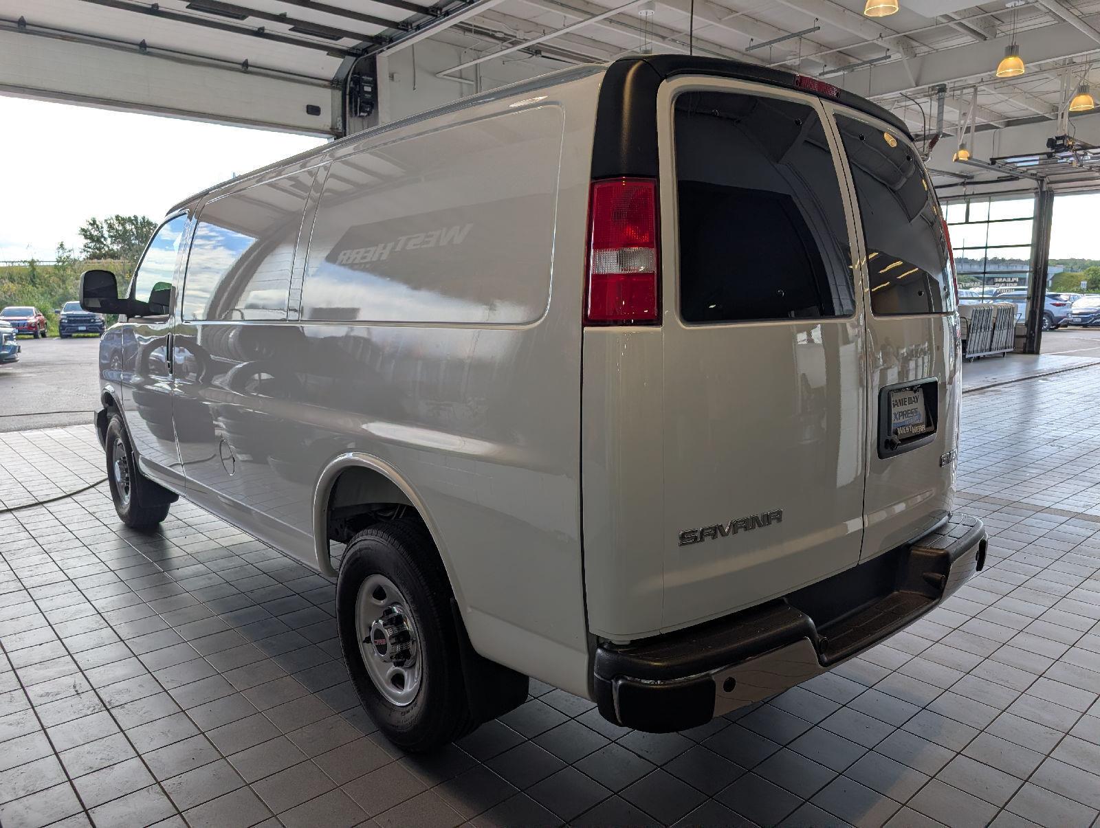 Used 2025 Summit White GMC Work Van image 5